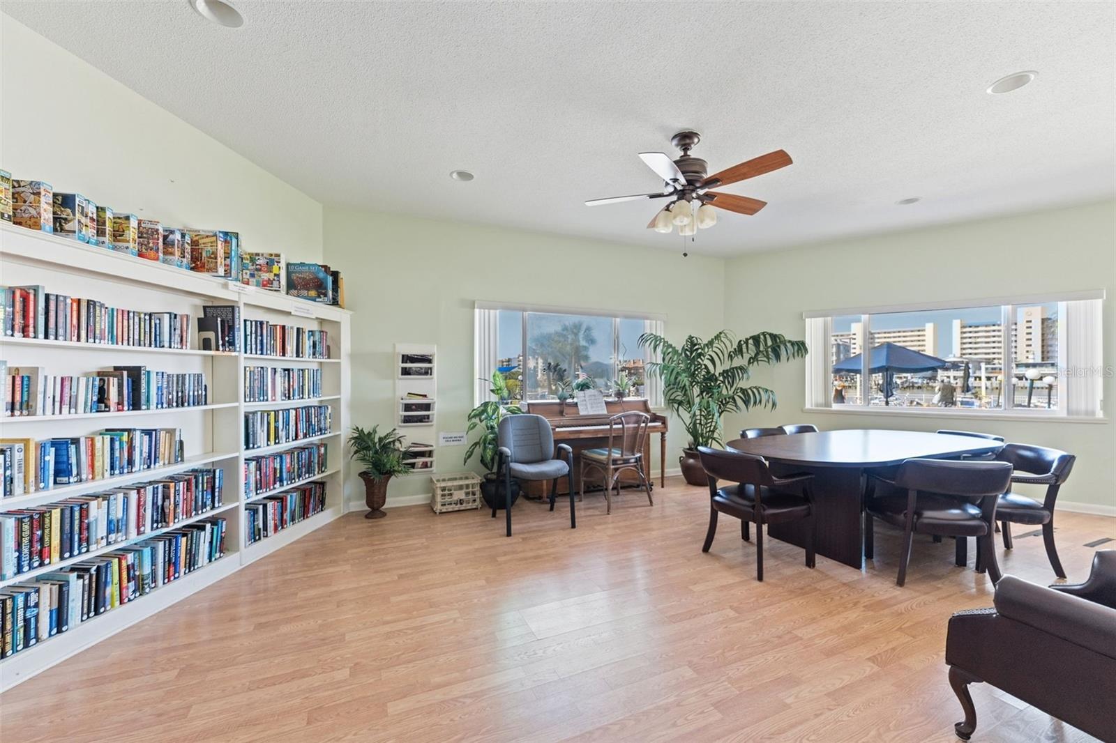 IMPERIAL POINT CONDO - Residential