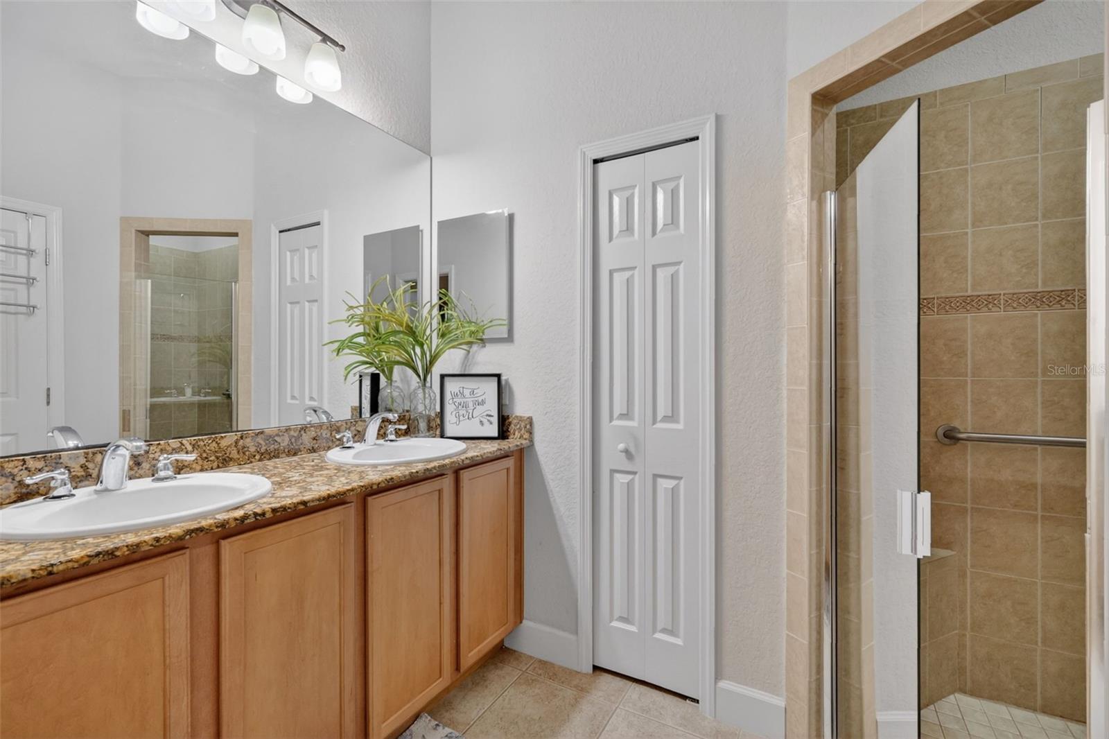 GROVELAND VILLAS AT GREEN GATE - Residential
