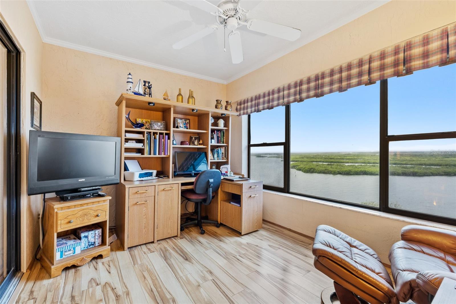 CEDAR ISLAND CLUB, A CONDO - Residential