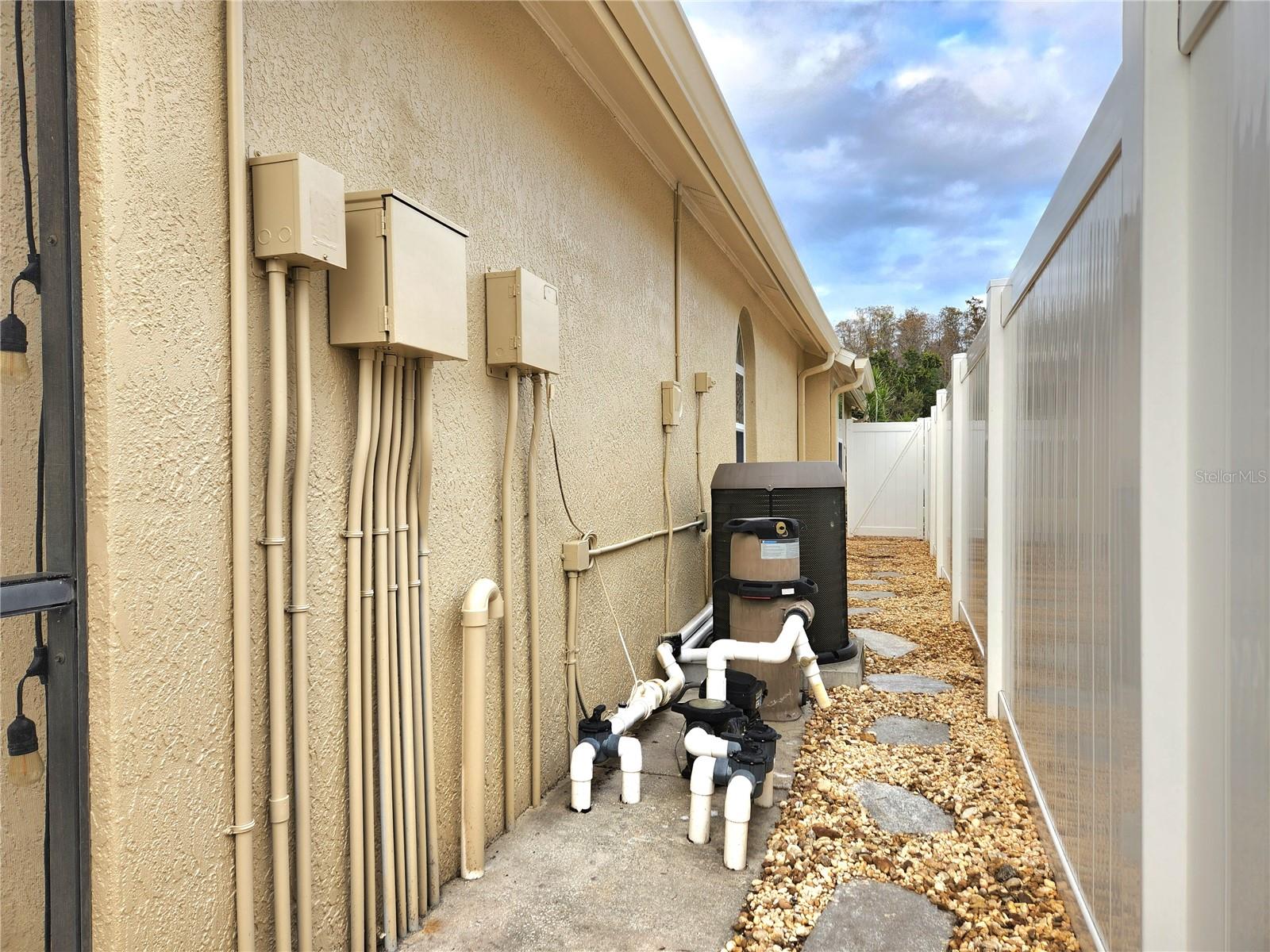 MEADOW POINTE - Residential