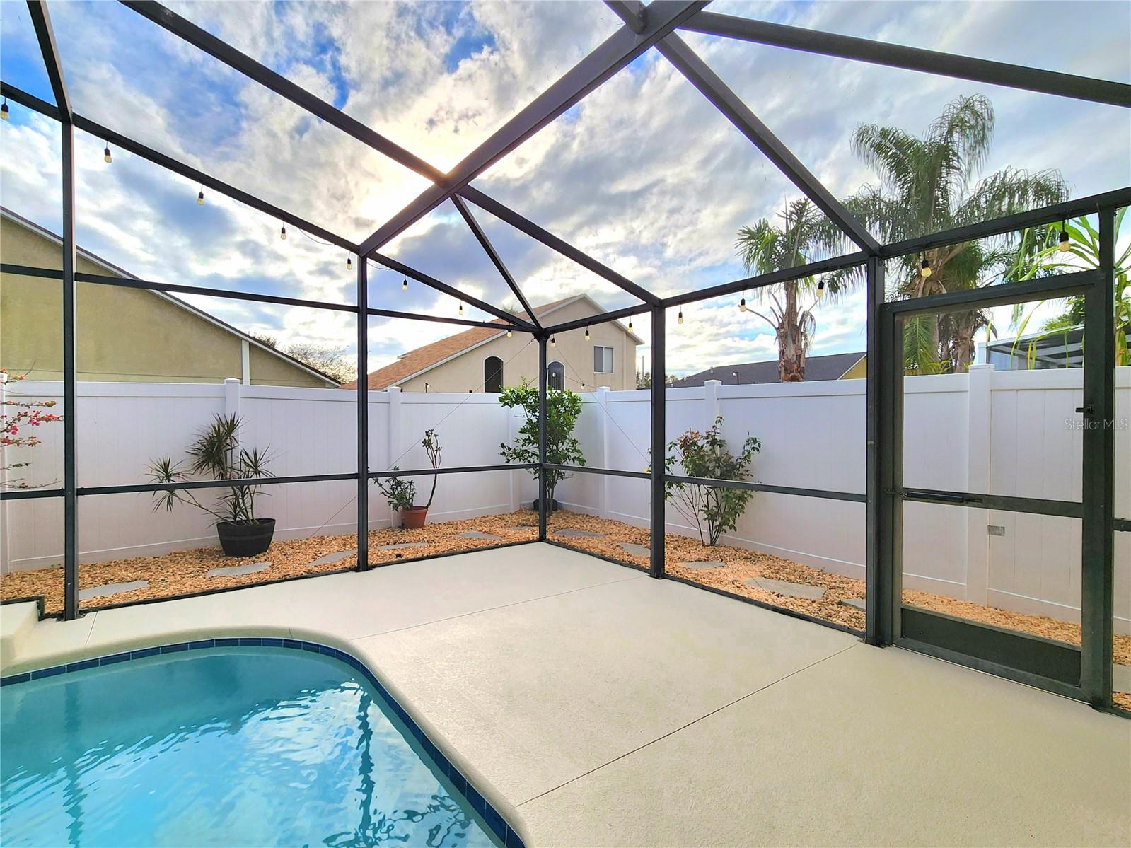 MEADOW POINTE - Residential