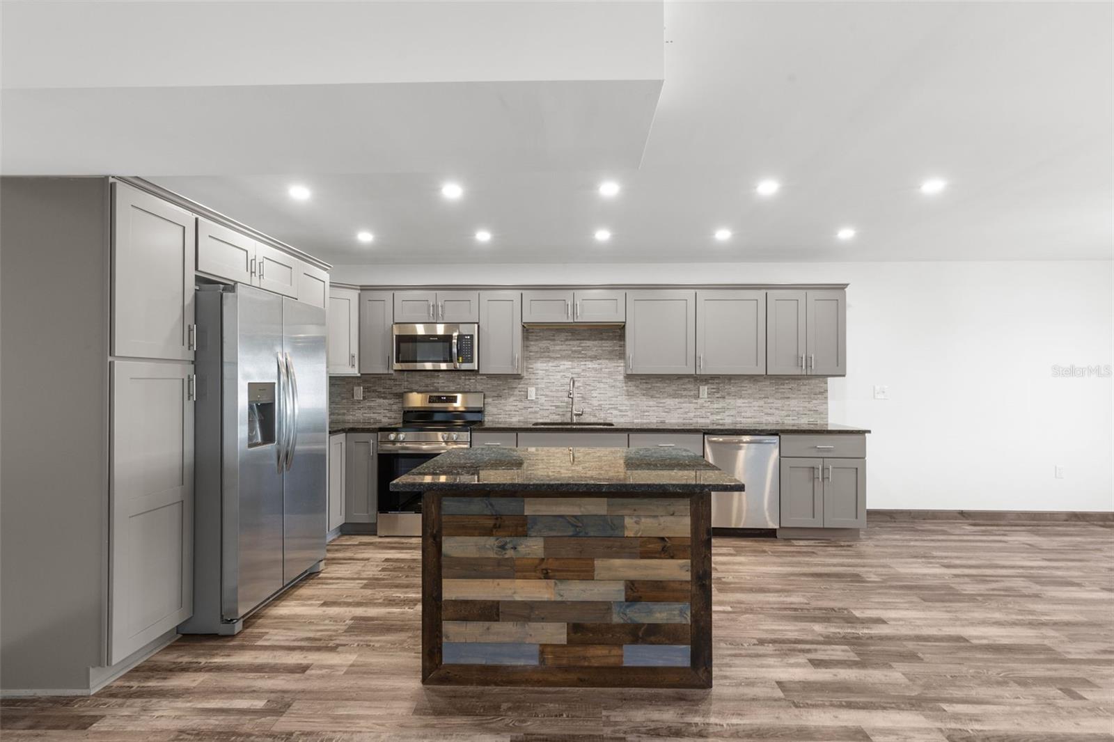 PENTHOUSE GREENS - Residential