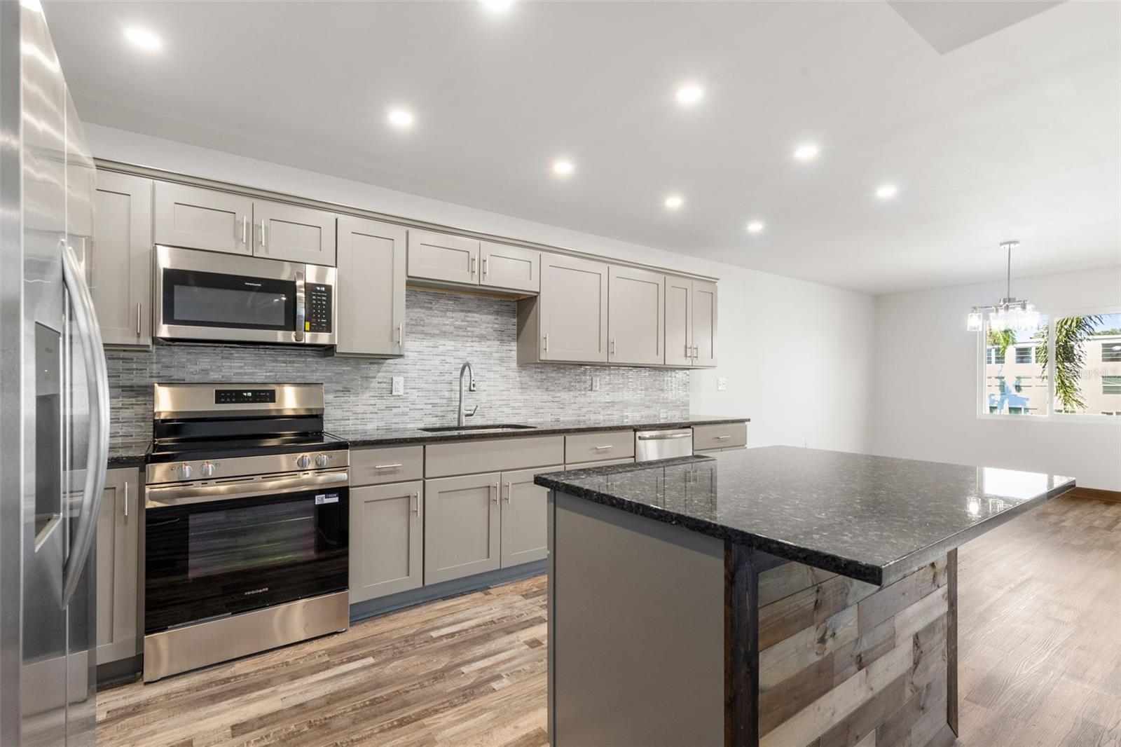 PENTHOUSE GREENS - Residential