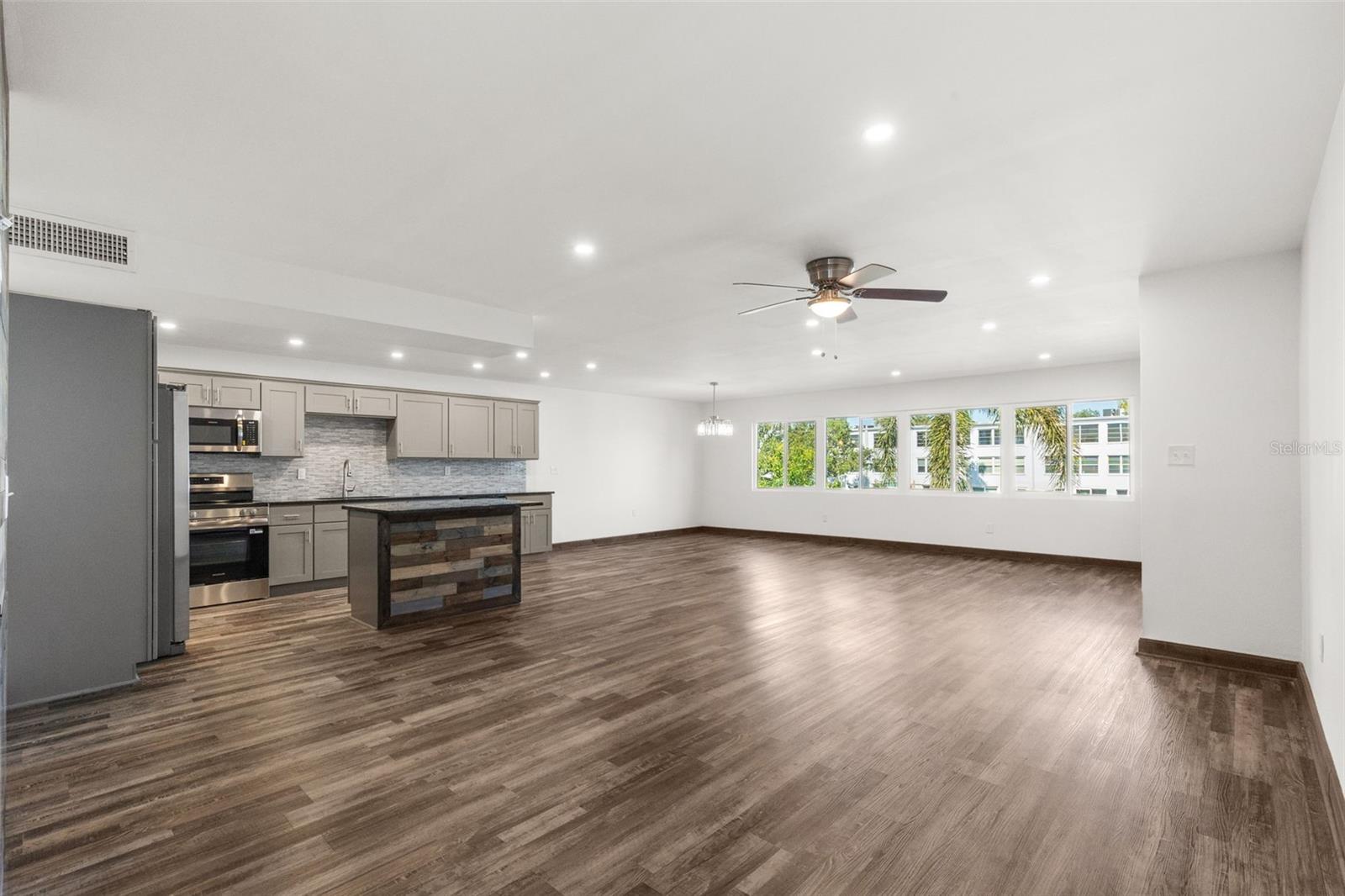 225 COUNTRY CLUB DRIVE B221