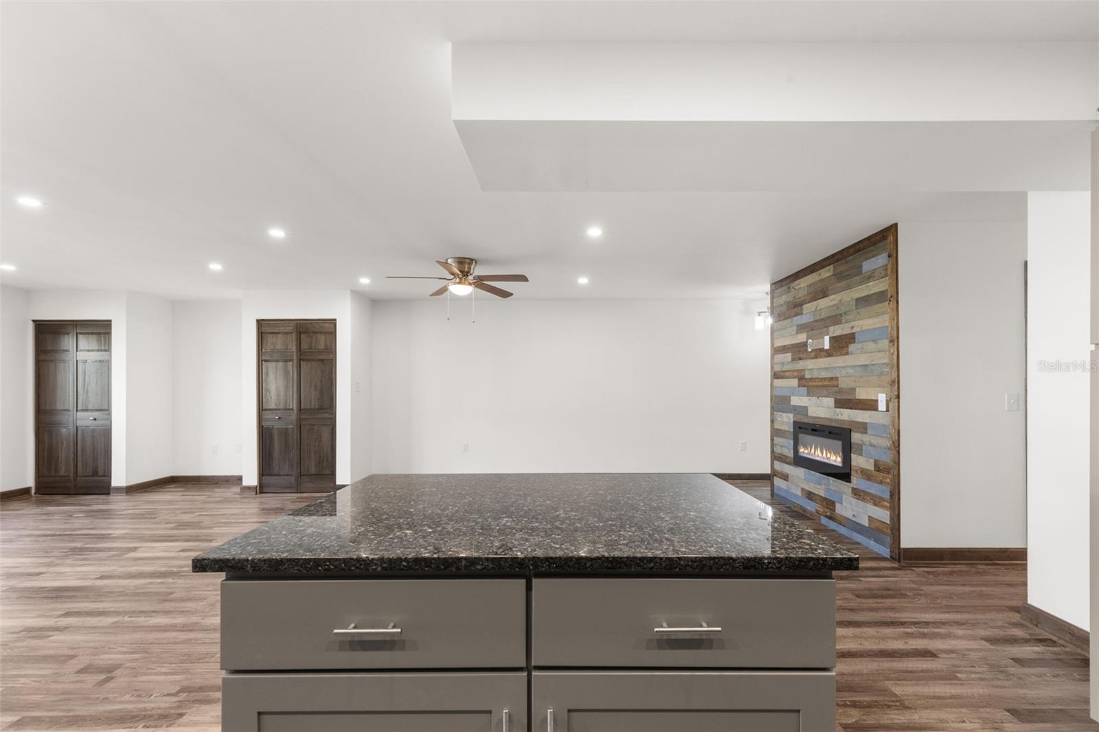 PENTHOUSE GREENS - Residential