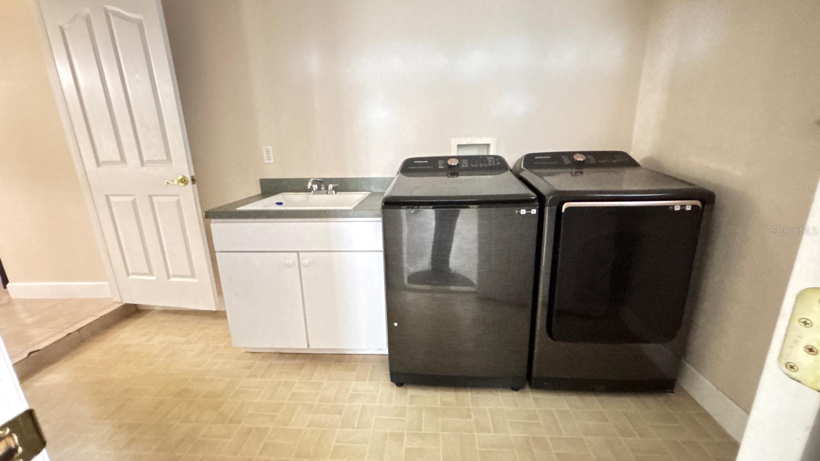 ARROWTREE II SUB - Residential Lease