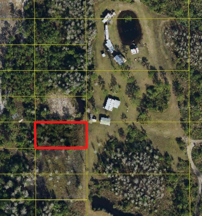 Land for sale in Suburban estates. This is a campsite lot in the 11,000+ acre recreational area known for its camping, four wheeling, fishing, hunting and more. Imagine off roading whenever you want and no reservations needed. No daily per person fees and No Hoa.
This is a buildable lot