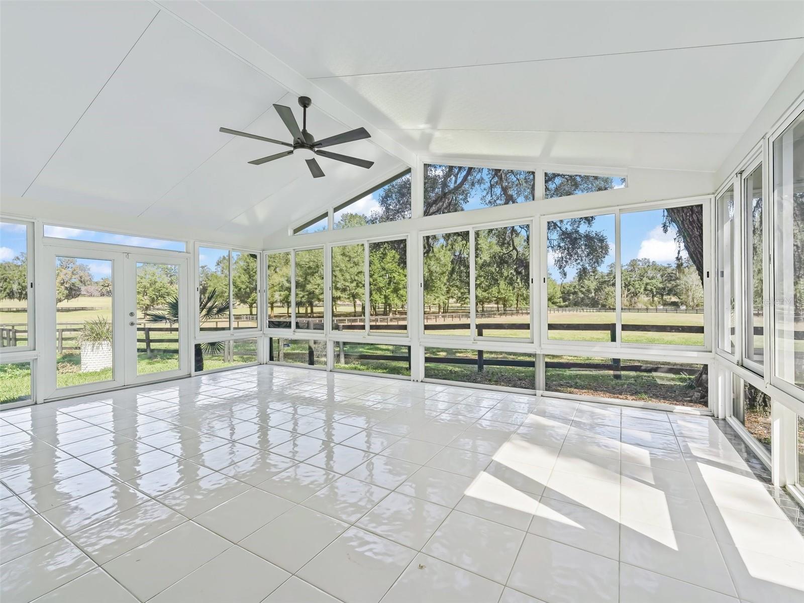 SMOKE HOLLOW FARM - Farm