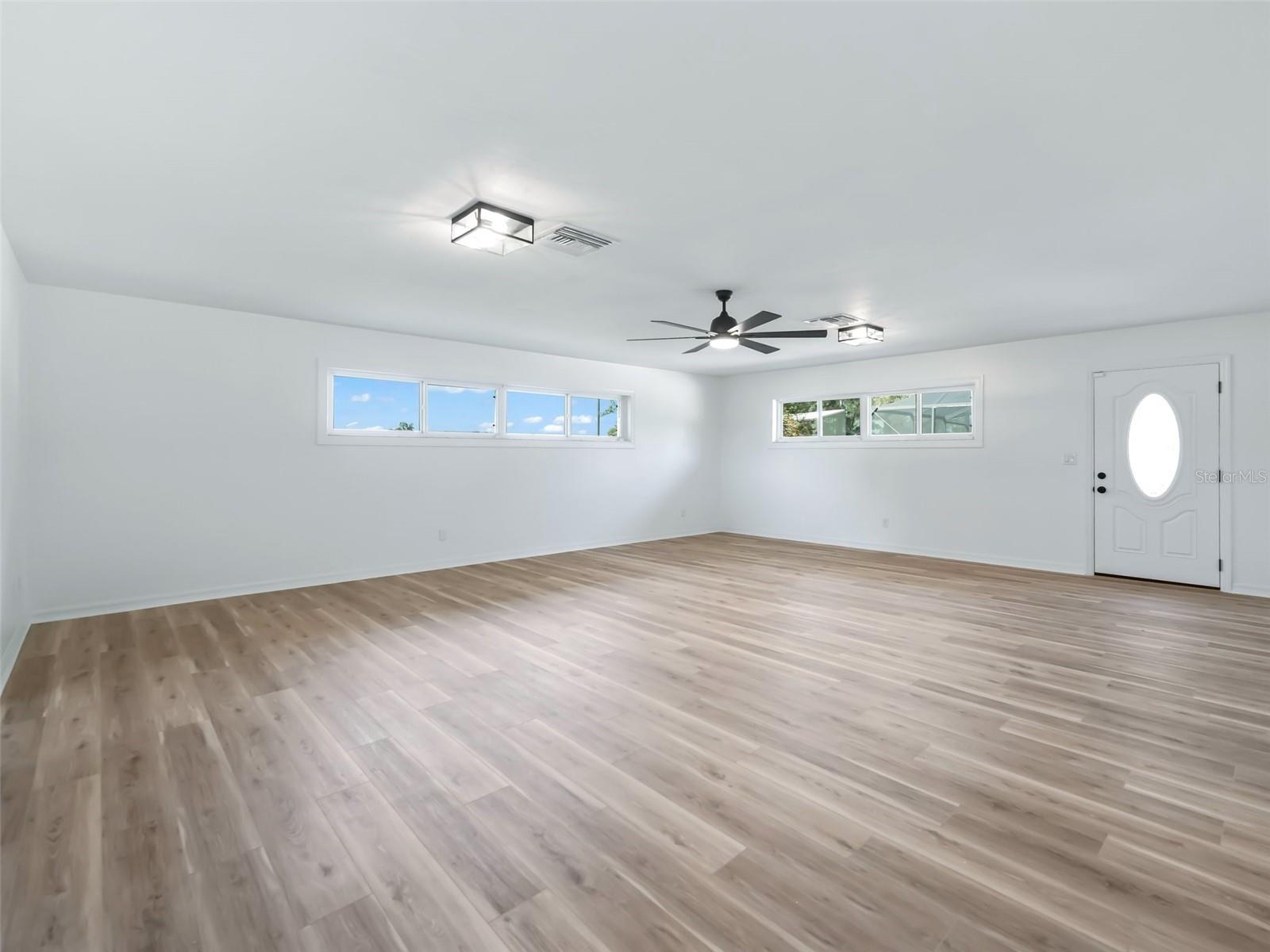 SMOKE HOLLOW FARM - Farm