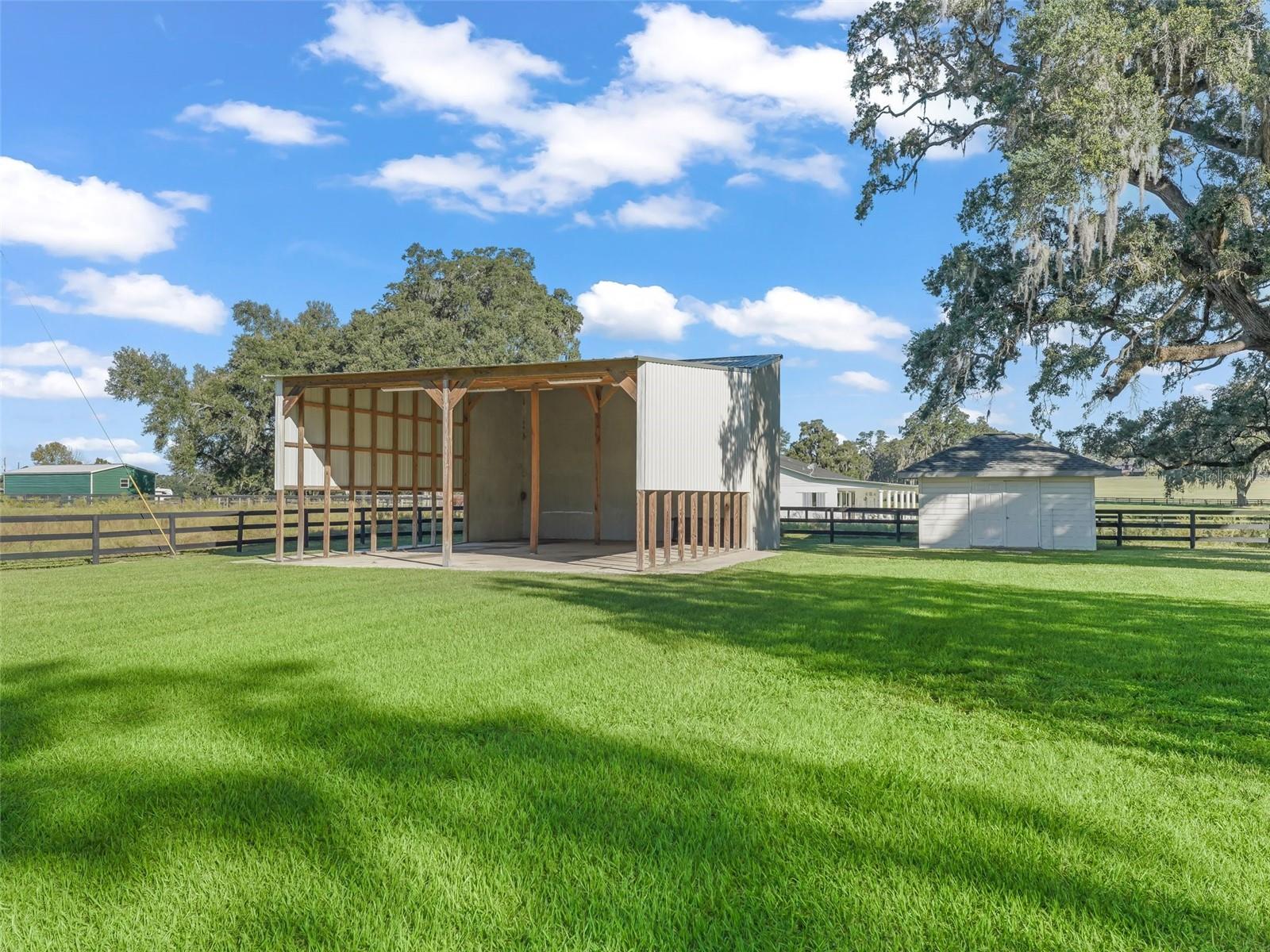 SMOKE HOLLOW FARM - Farm