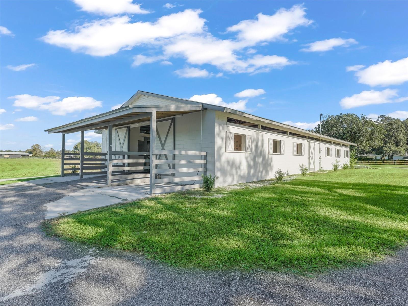 SMOKE HOLLOW FARM - Farm