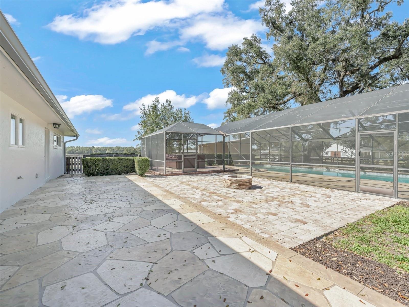 SMOKE HOLLOW FARM - Farm