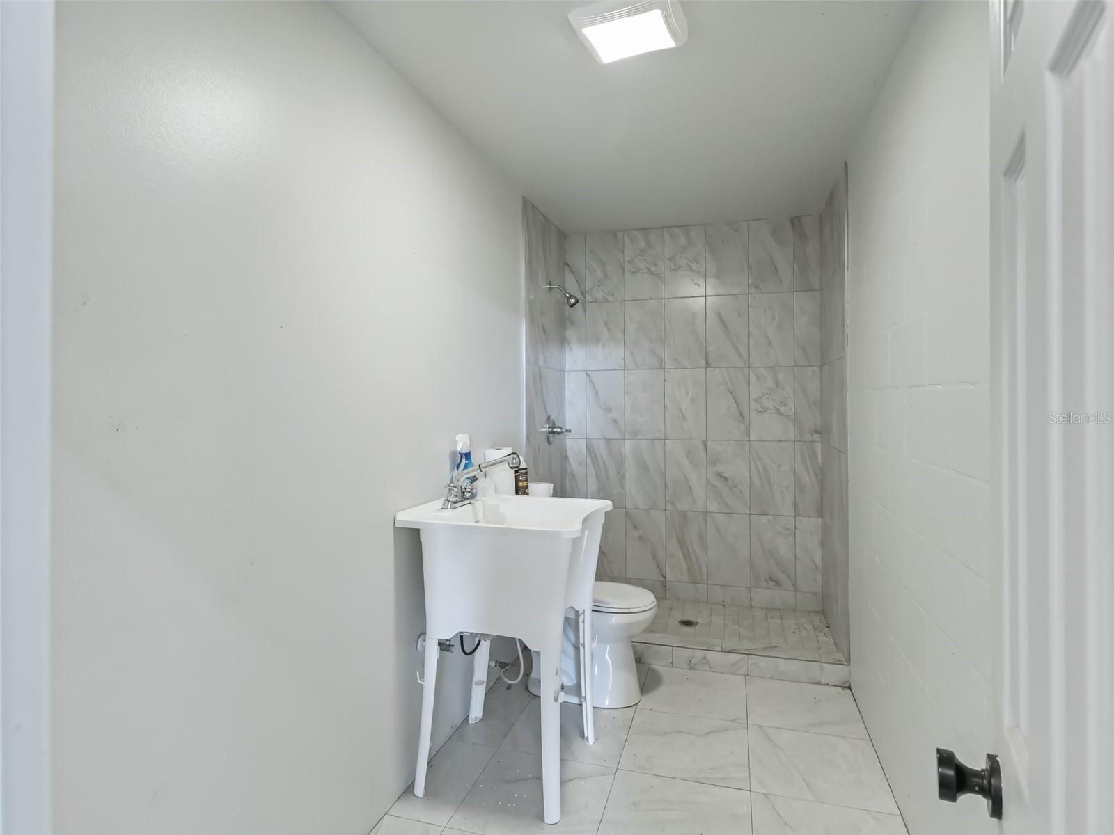 SMOKE HOLLOW FARM - Farm