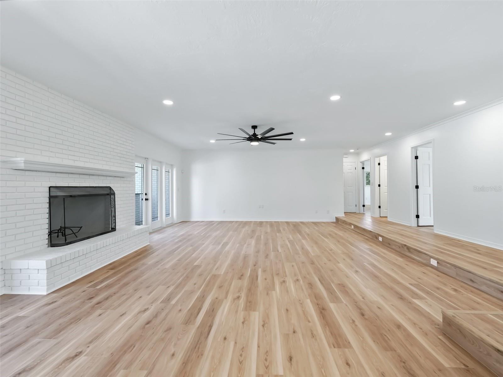 SMOKE HOLLOW FARM - Farm