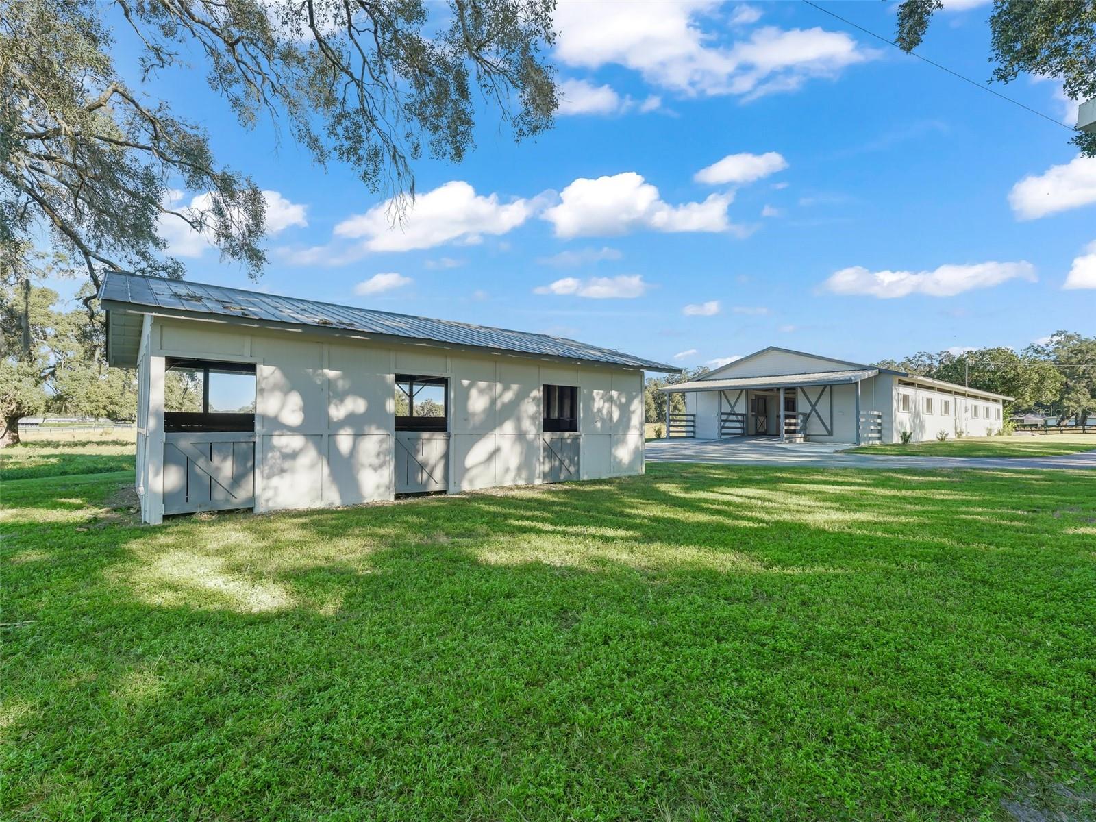 SMOKE HOLLOW FARM - Farm