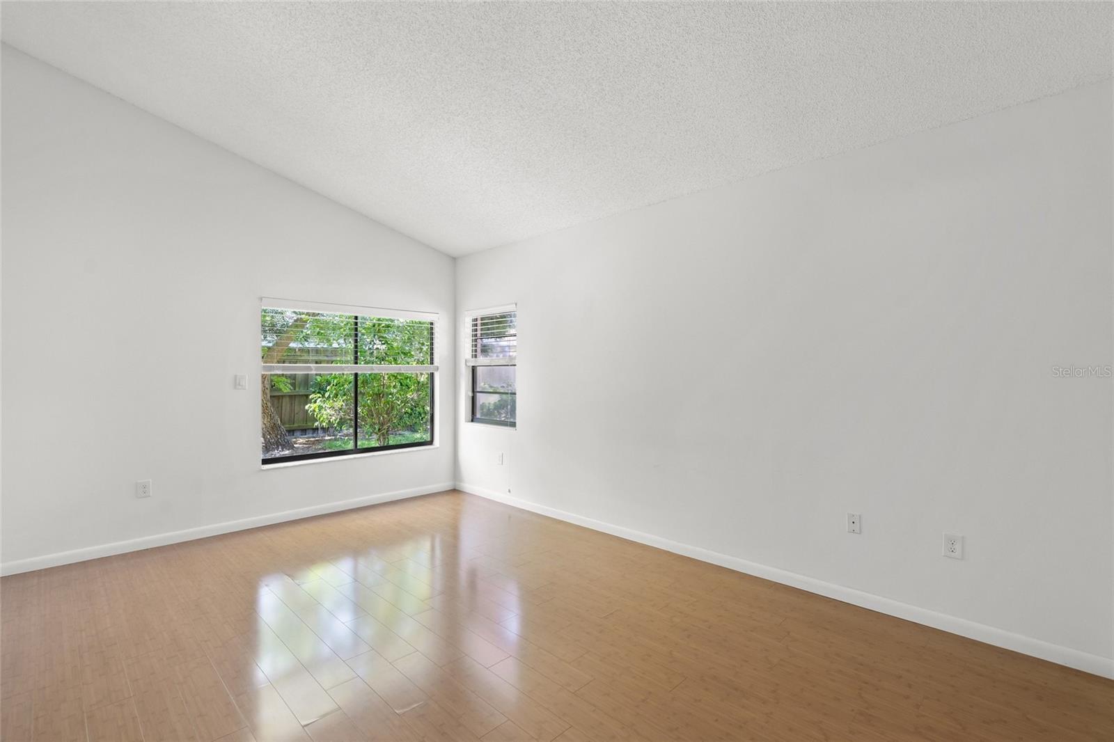 KNOLLS THE - Residential