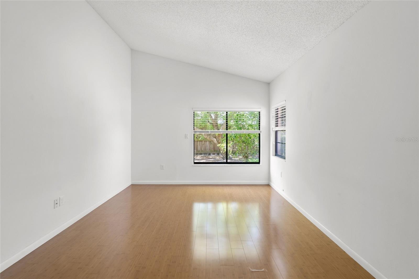 KNOLLS THE - Residential