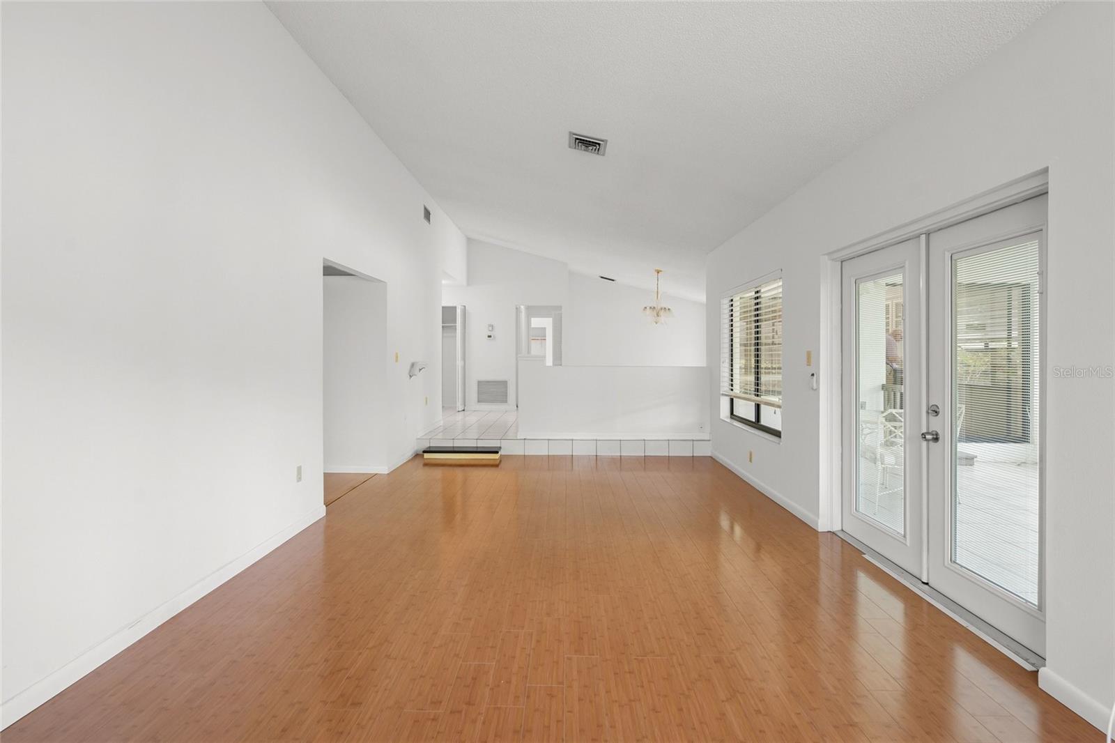 KNOLLS THE - Residential