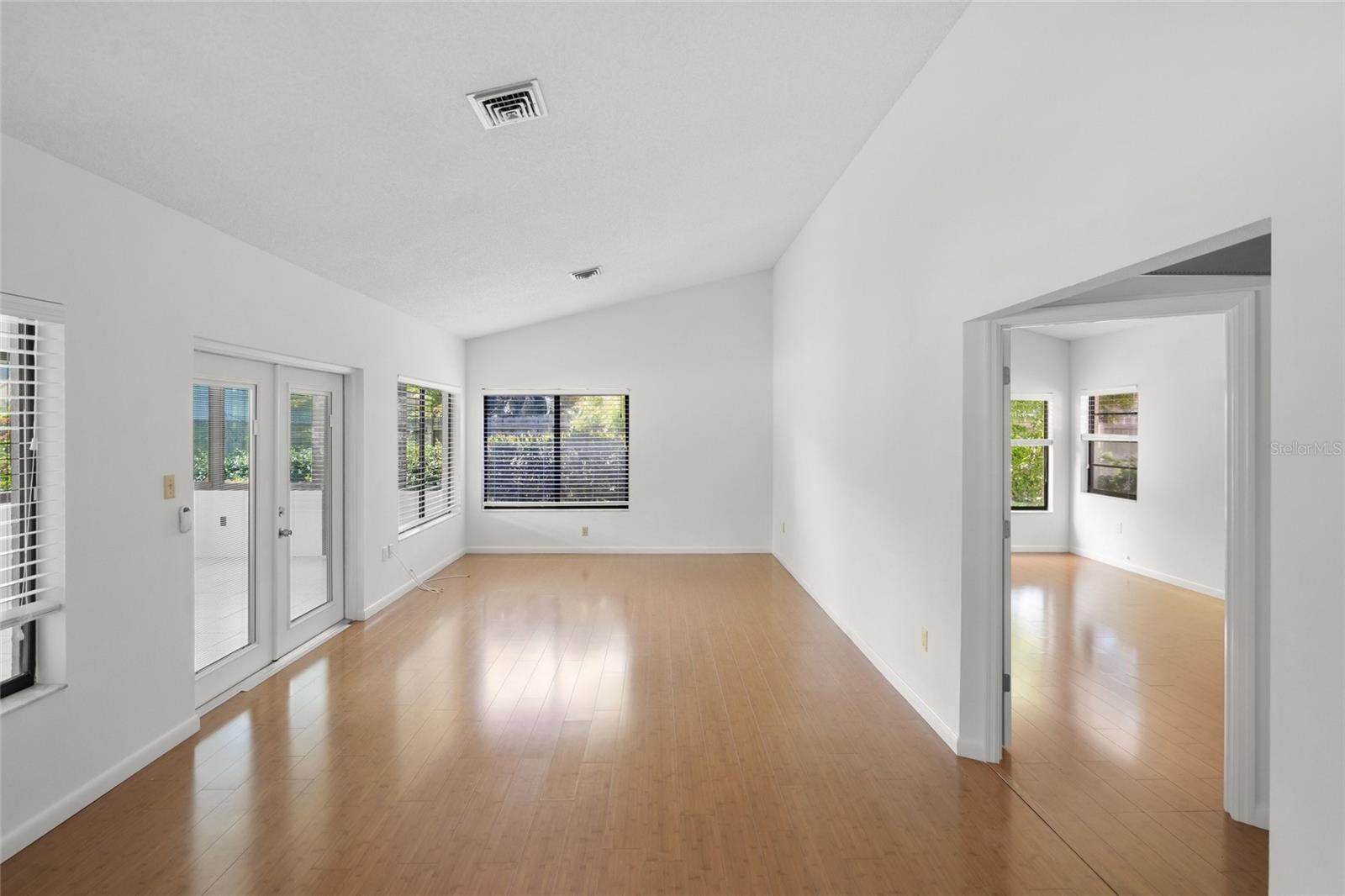 KNOLLS THE - Residential