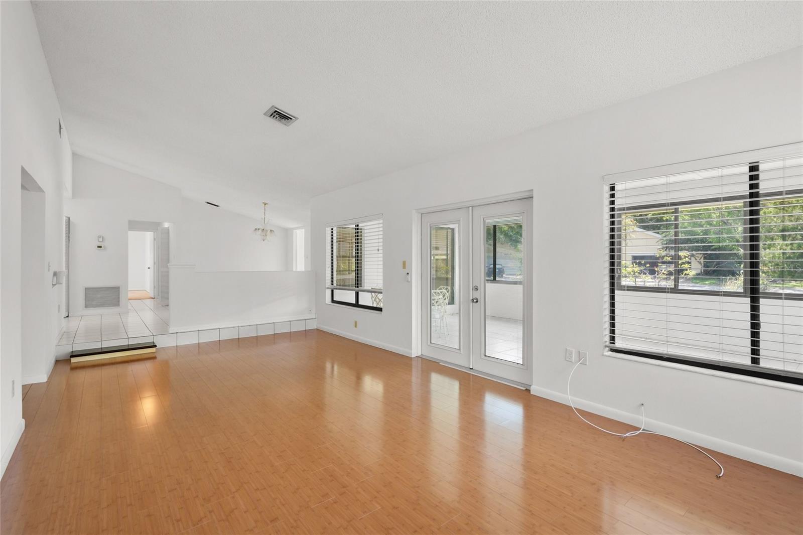 KNOLLS THE - Residential