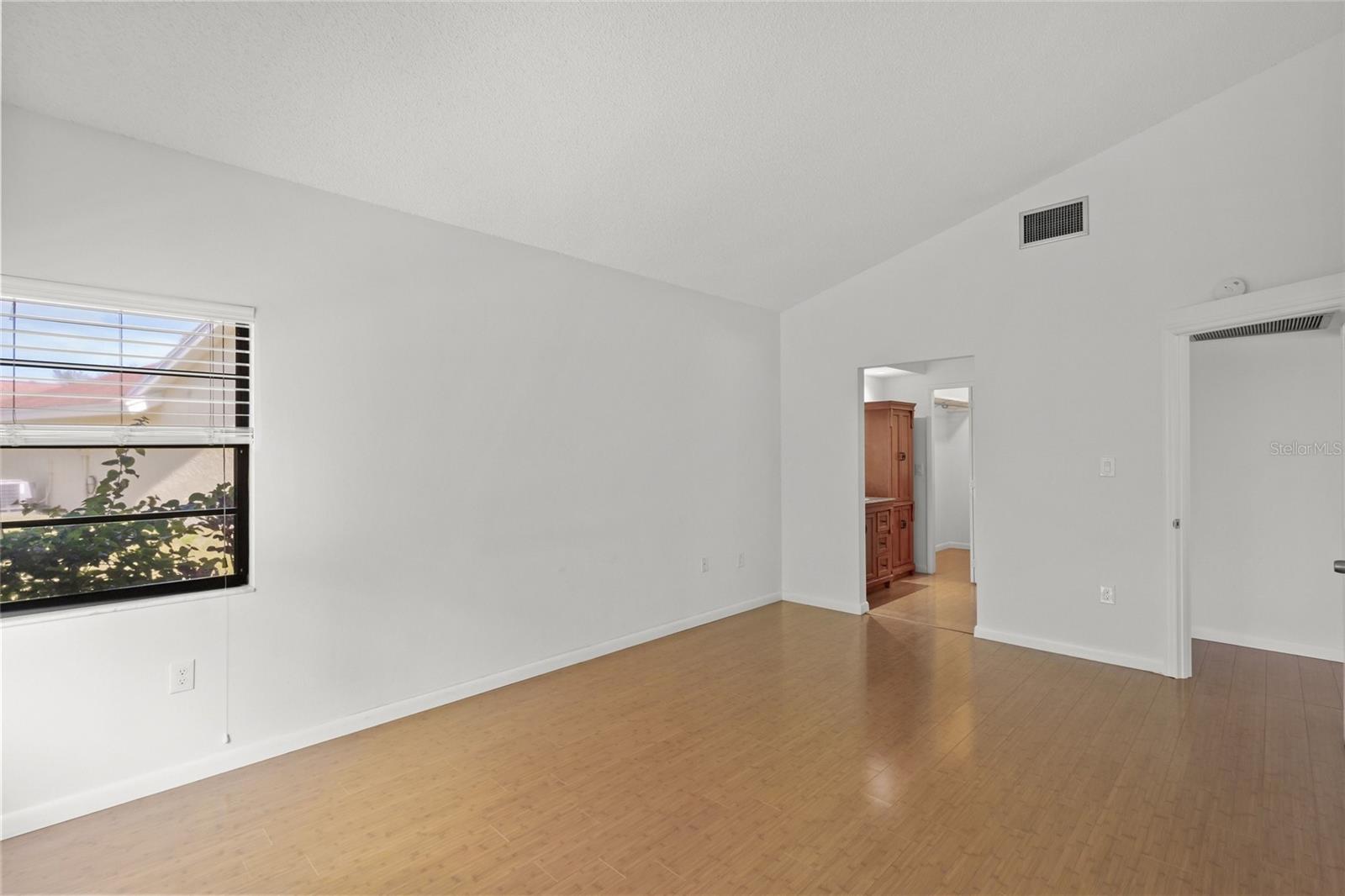 KNOLLS THE - Residential