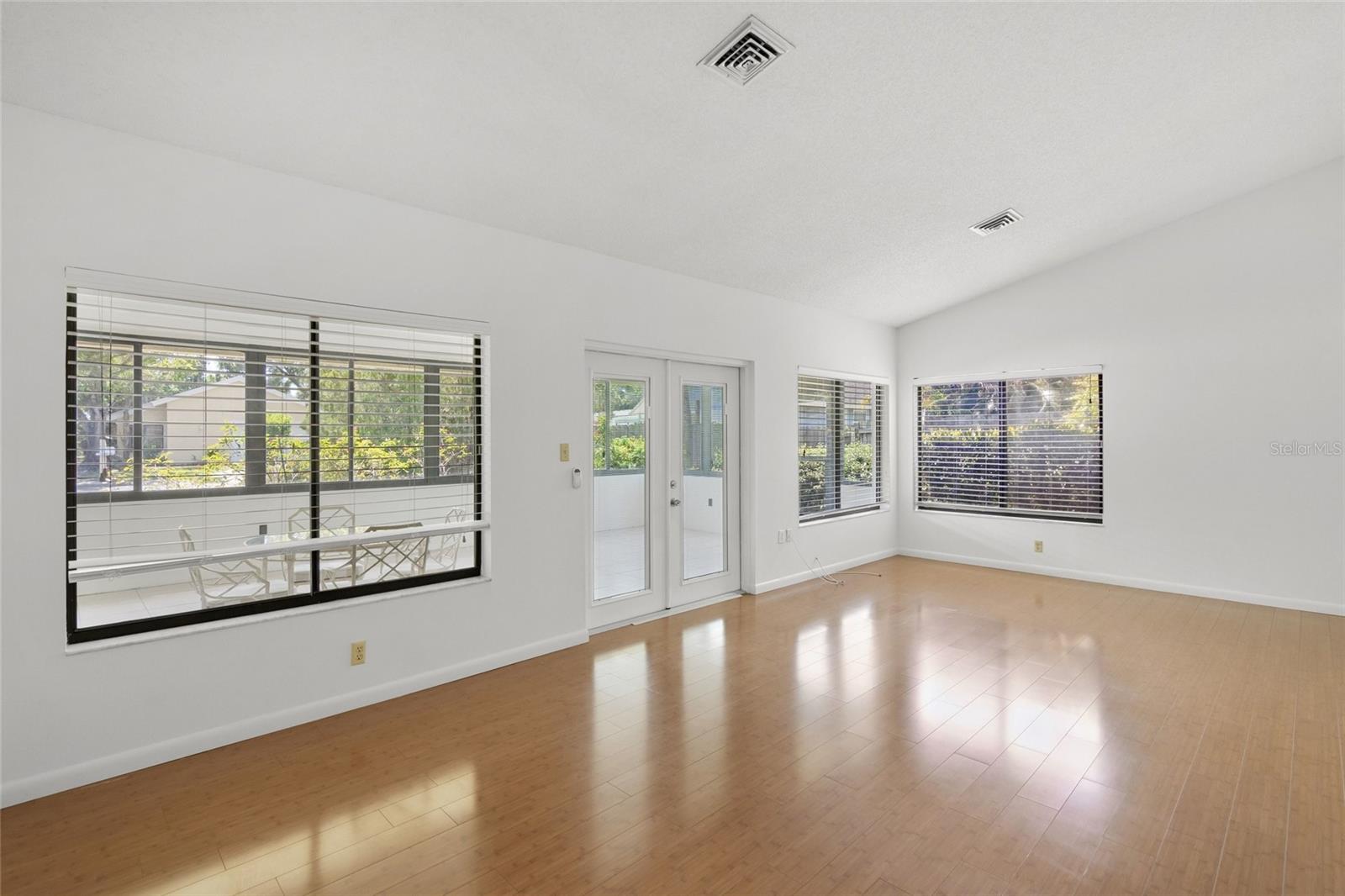 KNOLLS THE - Residential