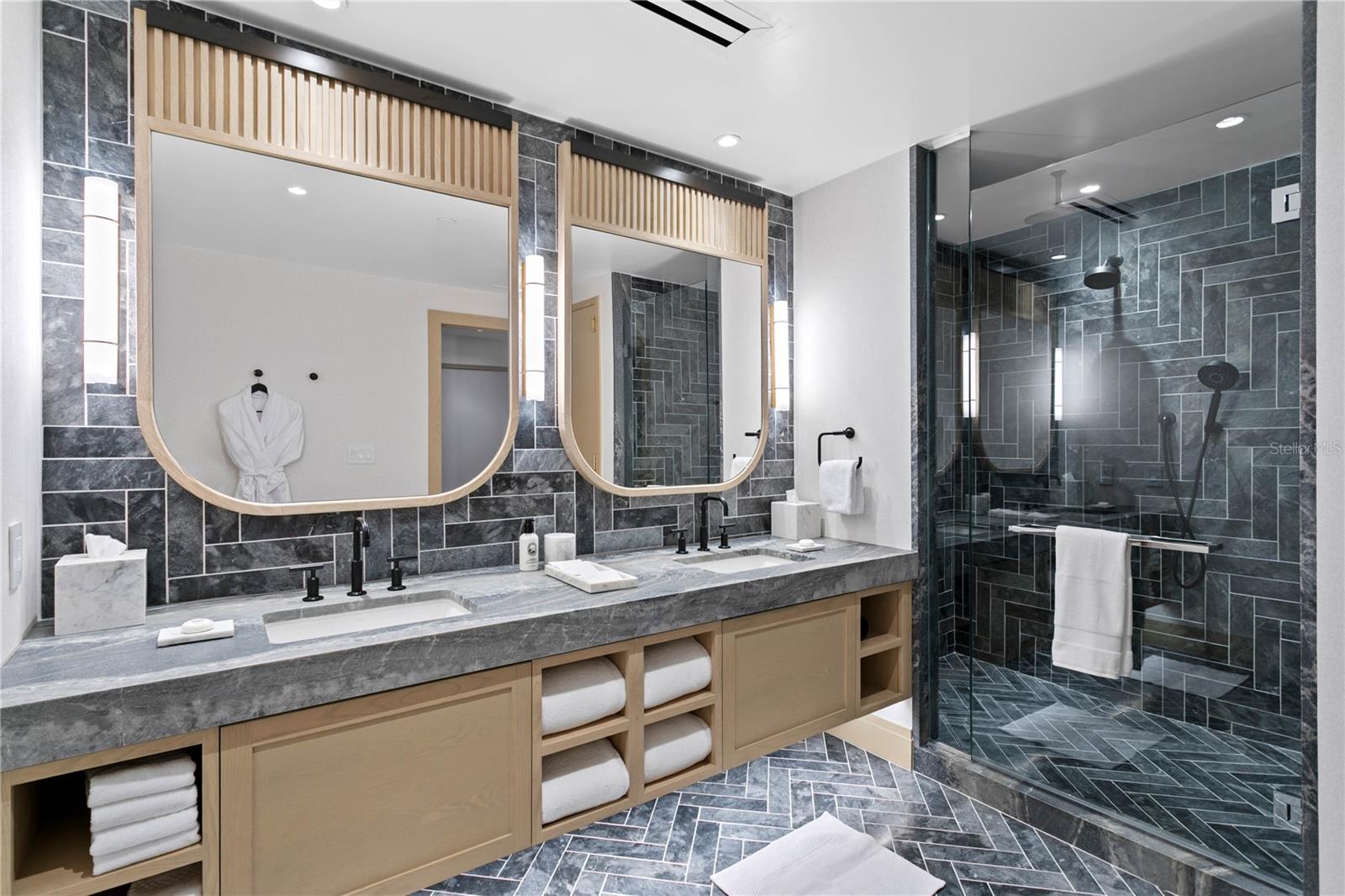 BAYSHORE YSABELLA CONDOMINIUM - Residential