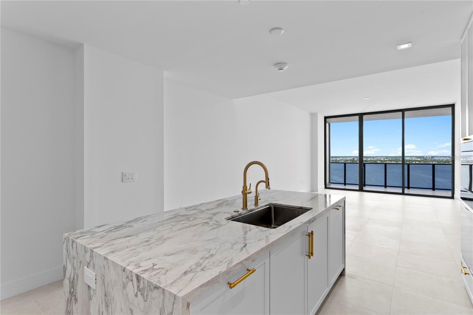 BAYSHORE YSABELLA CONDOMINIUM - Residential