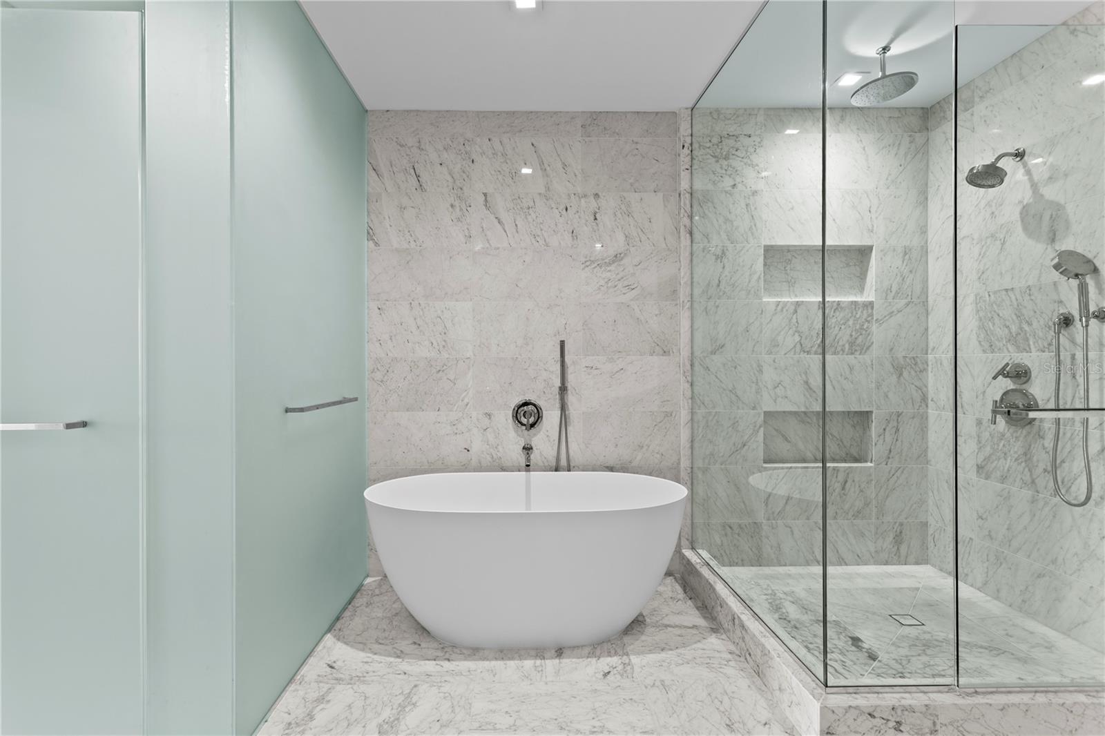 BAYSHORE YSABELLA CONDOMINIUM - Residential