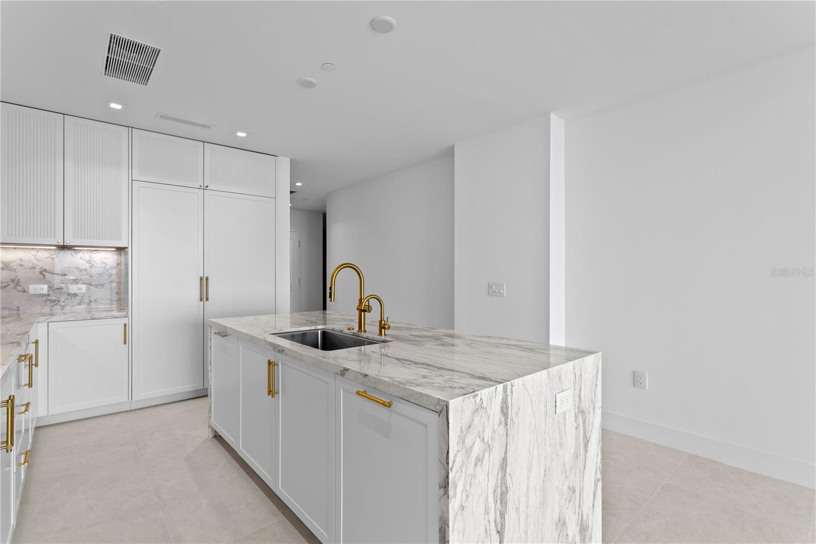 BAYSHORE YSABELLA CONDOMINIUM - Residential