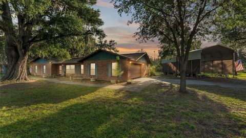 Photo of 4142 El Shaddiai Square, Plant City, FL 33565 (MLS # L4951962) Photo of 4142 El Shaddiai Square, Plant City, FL 33565 (MLS # L4951962)