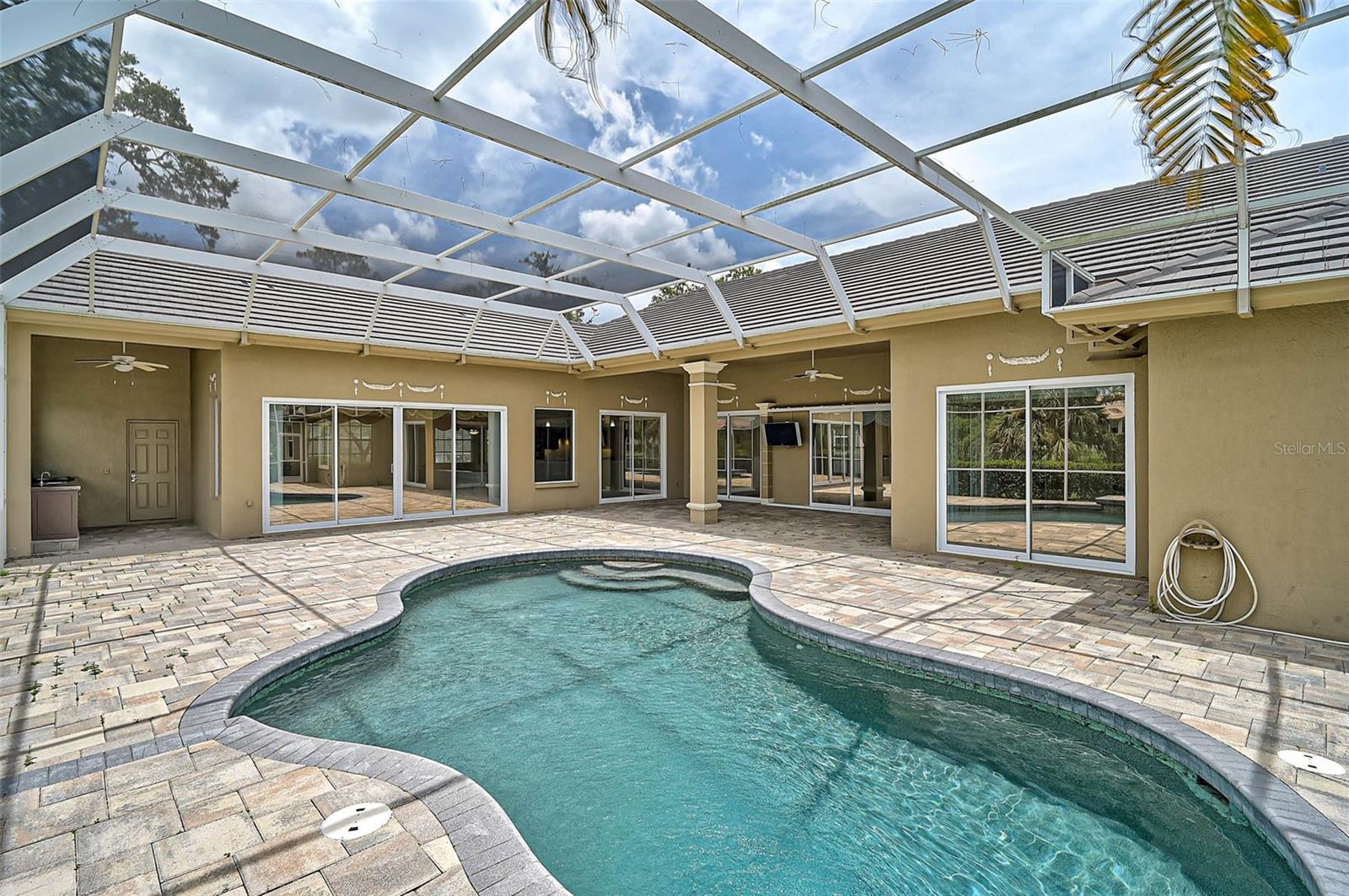 852 MACEWEN DRIVE