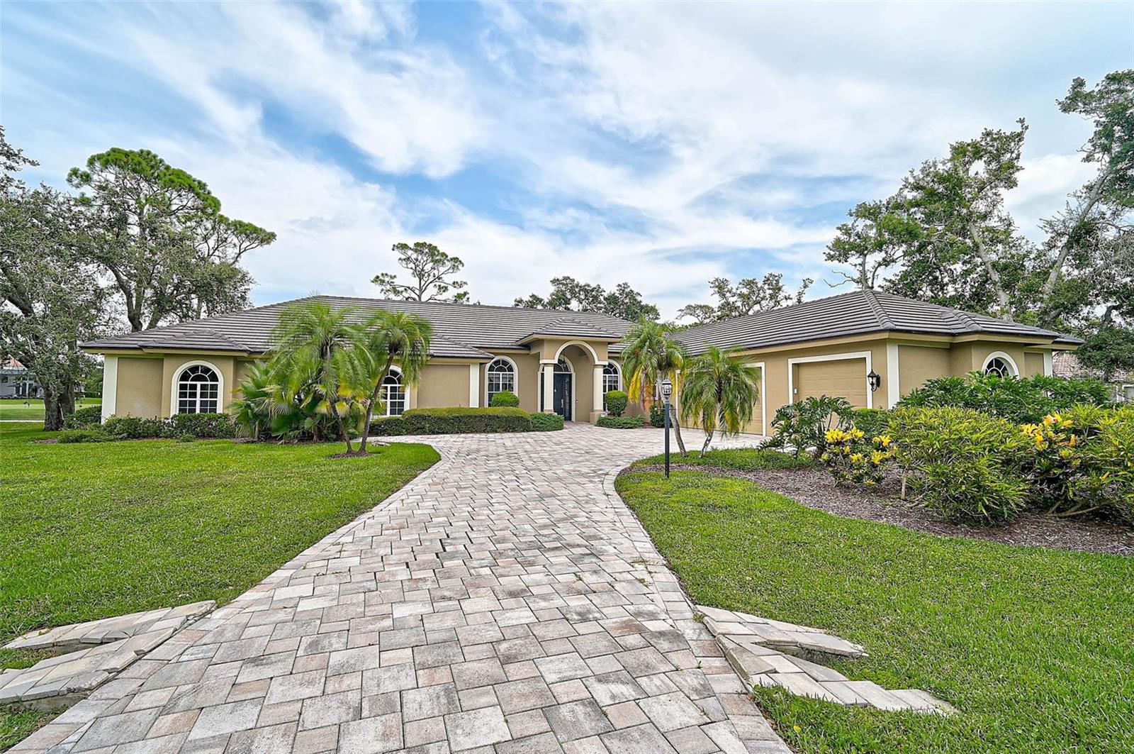 852 MACEWEN DRIVE