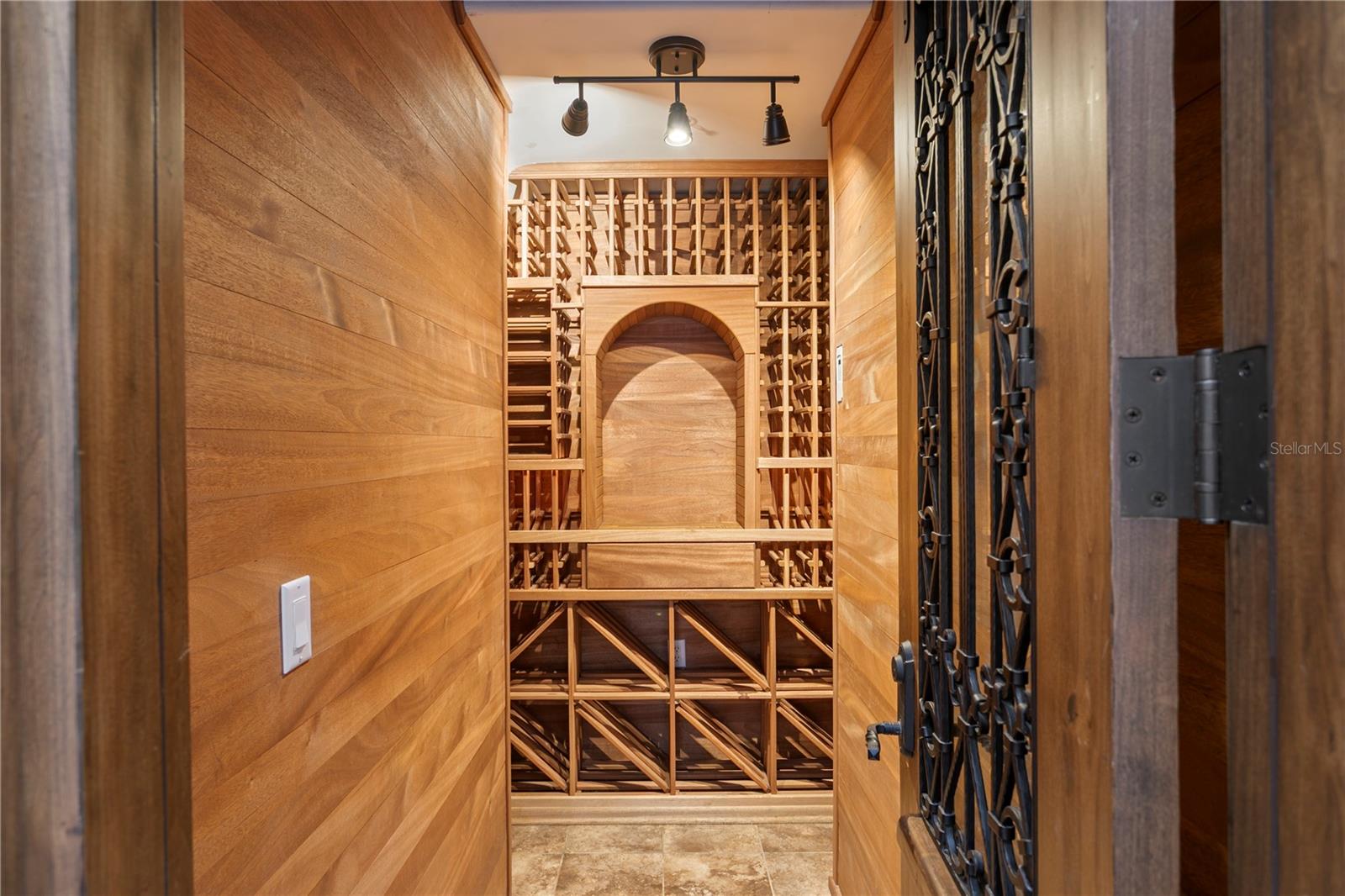 WESTSHORE YACHT CLUB PH 1 - Residential