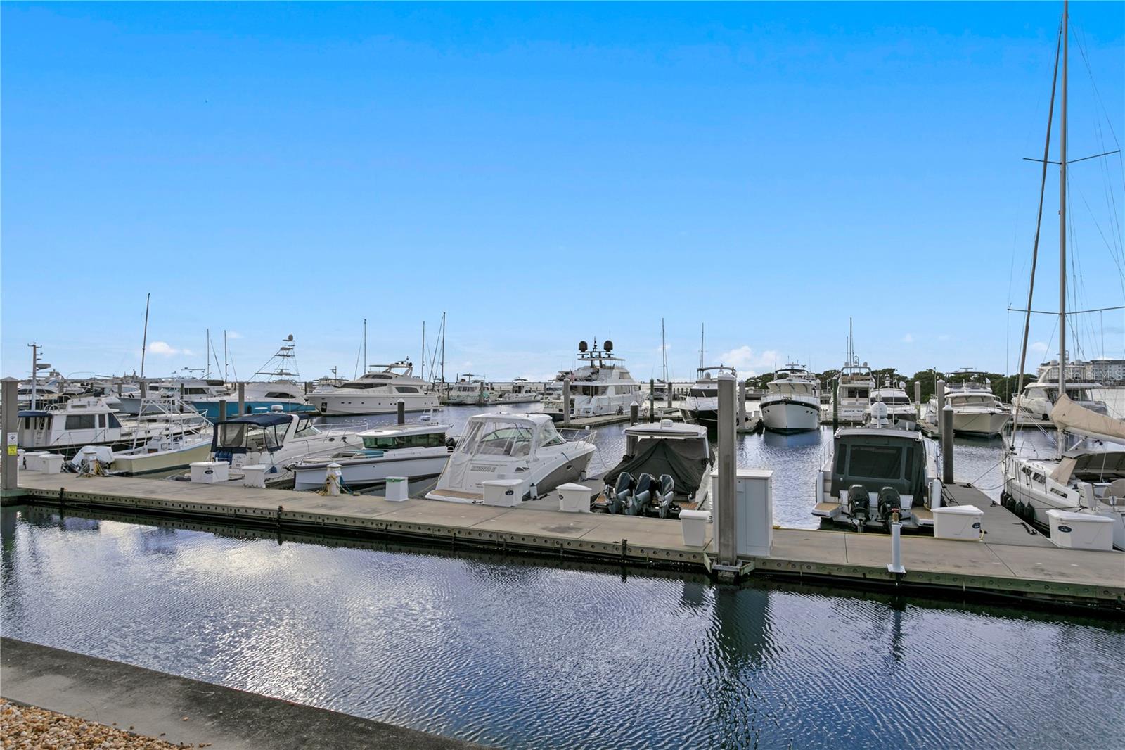 WESTSHORE YACHT CLUB PH 1 - Residential