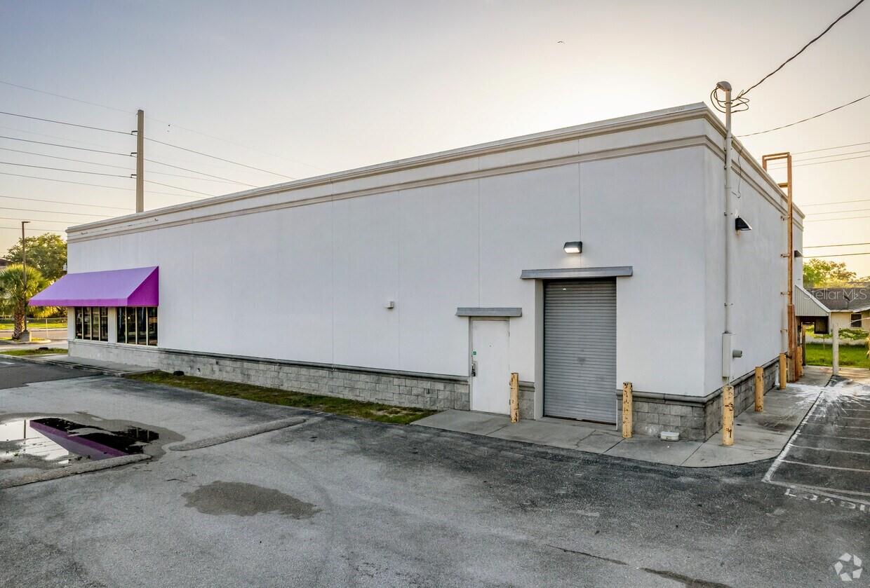 BAHIA COURT - Commercial Lease