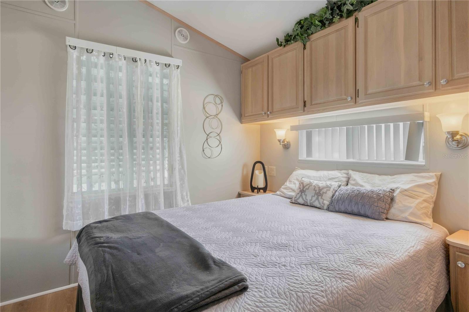 HOLIDAY TRAVEL PARK ENGLEWOOD - Residential