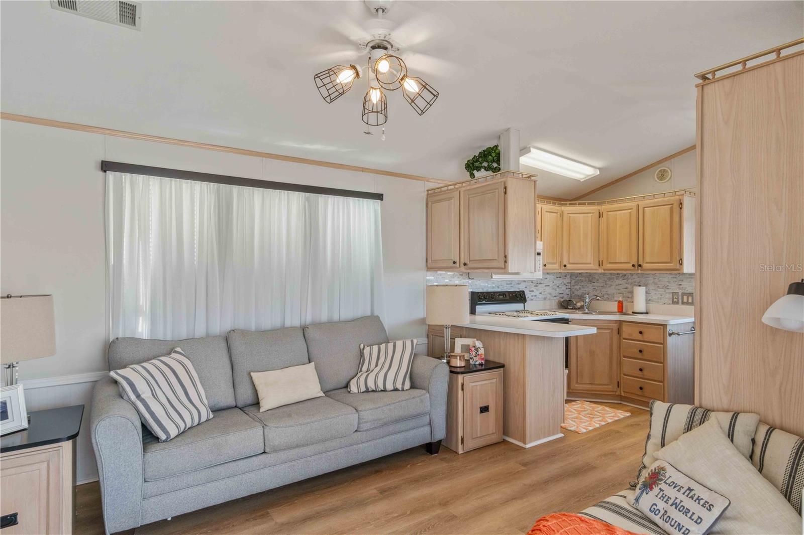 1475 FLAMINGO DRIVE 195