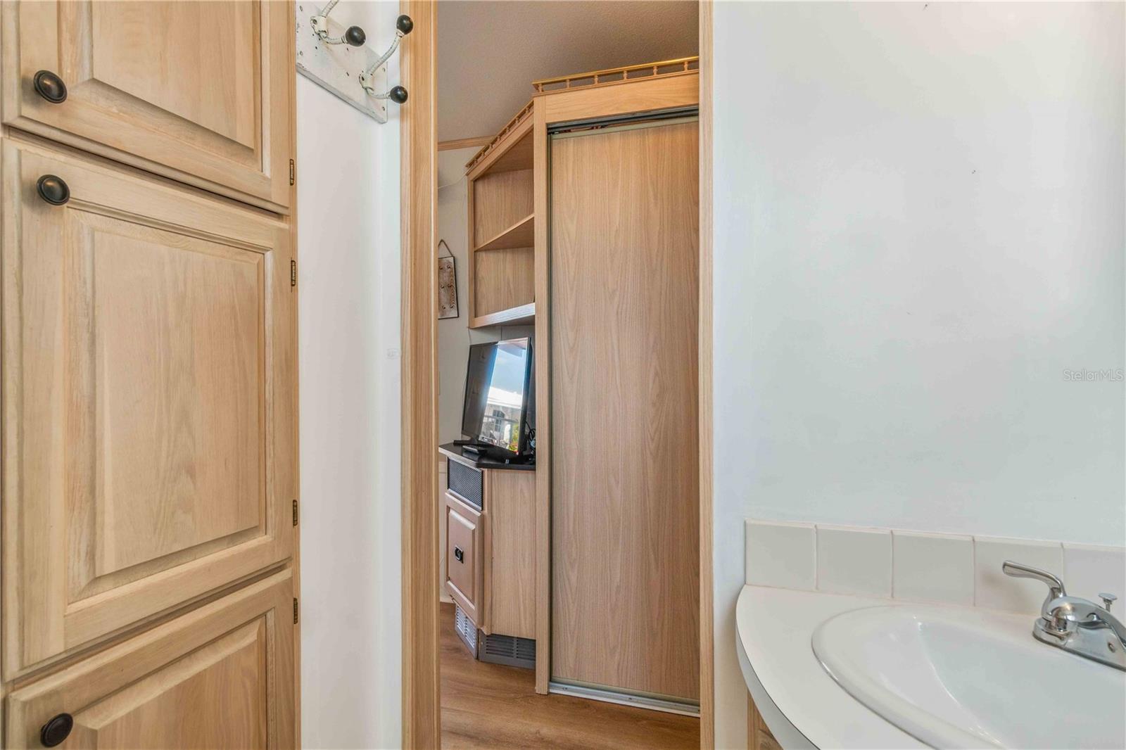 HOLIDAY TRAVEL PARK ENGLEWOOD - Residential