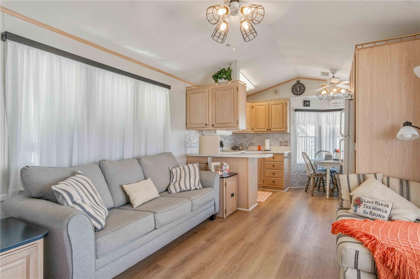 HOLIDAY TRAVEL PARK ENGLEWOOD - Residential