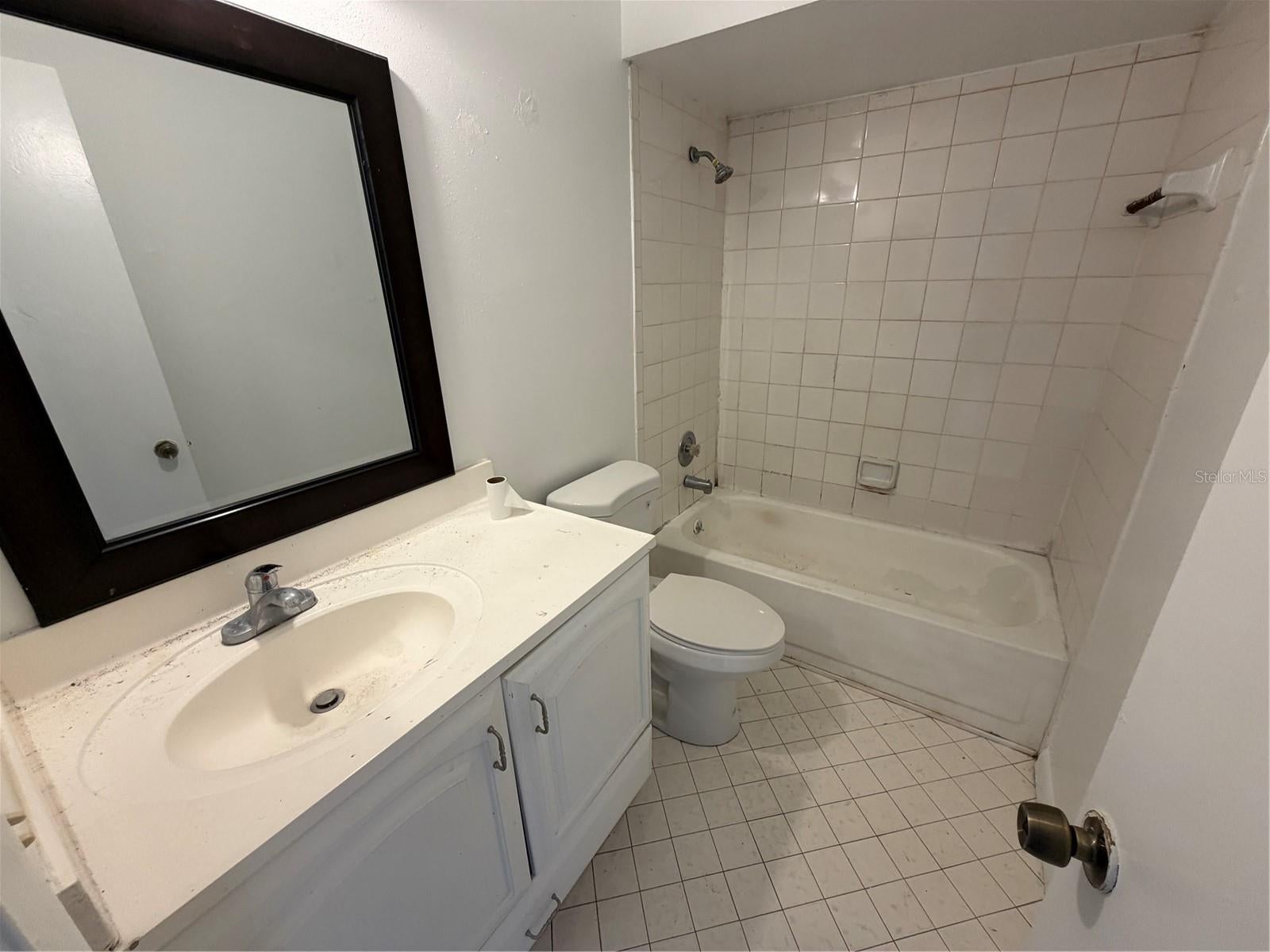 5225 VIA HACIENDA CIRCLE B114
