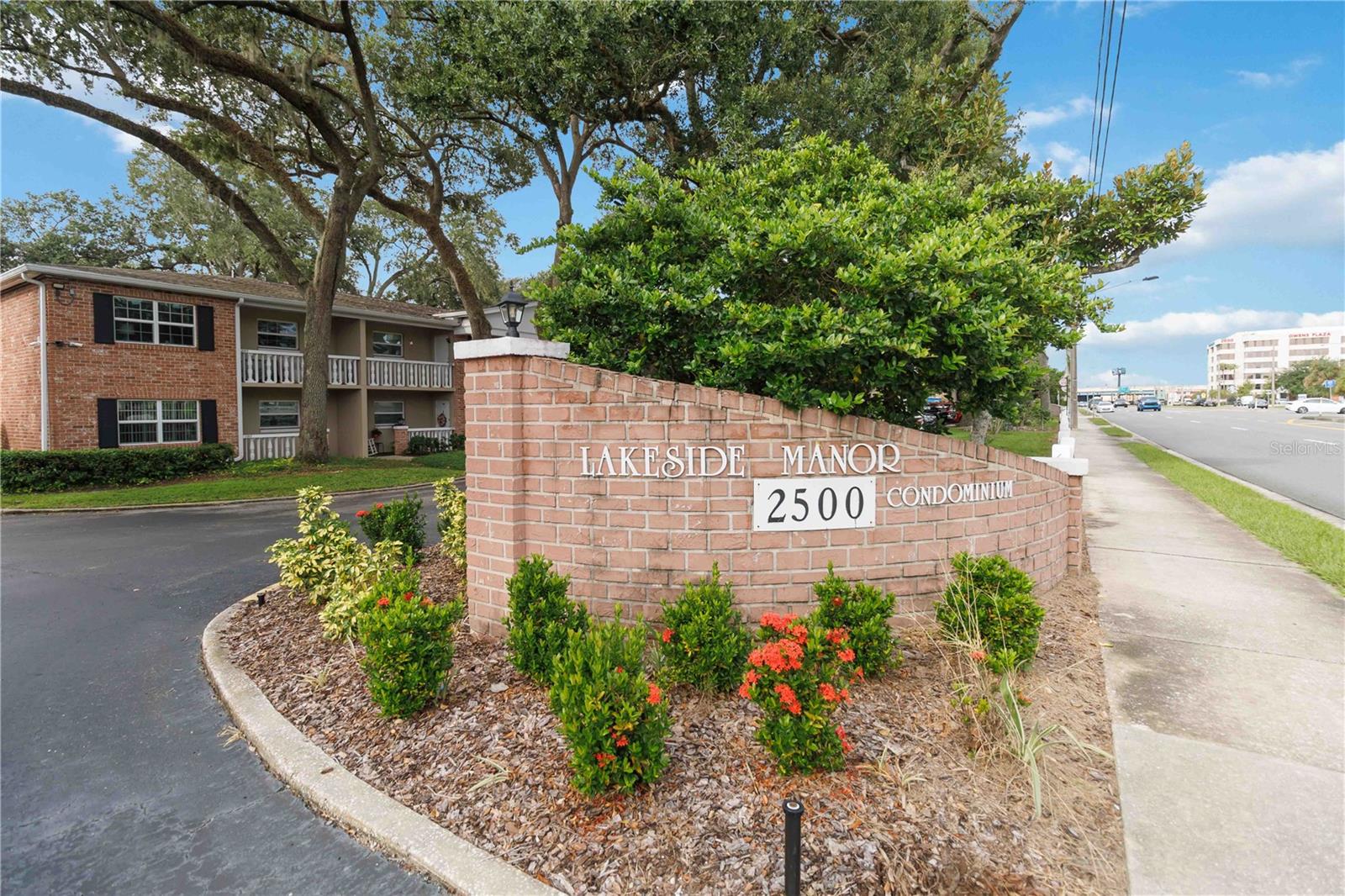 LAKESIDE MANOR APTS CONDO - Residential Lease