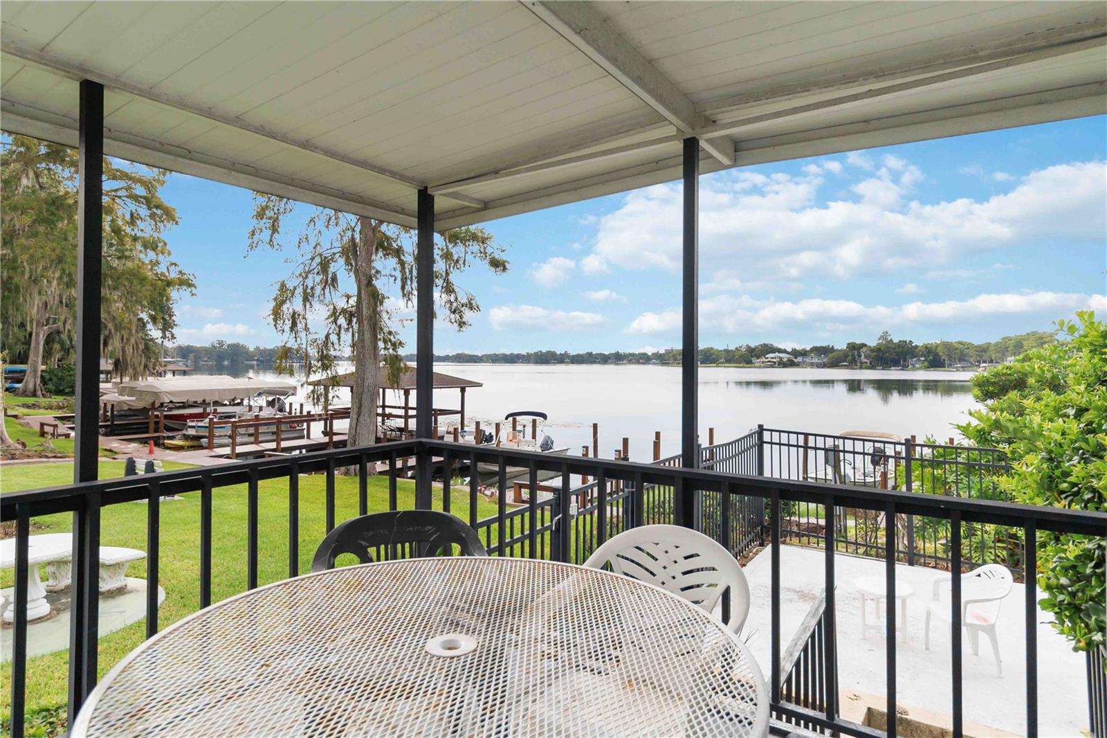 LAKESIDE MANOR APTS CONDO - Residential Lease