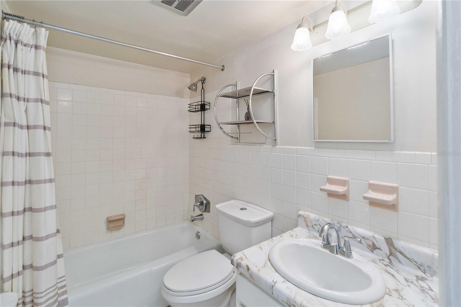 LAKESIDE MANOR APTS CONDO - Residential Lease