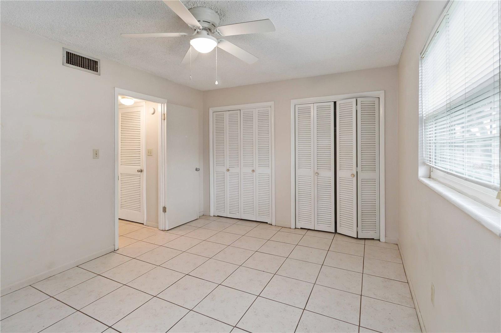 LAKESIDE MANOR APTS CONDO - Residential Lease