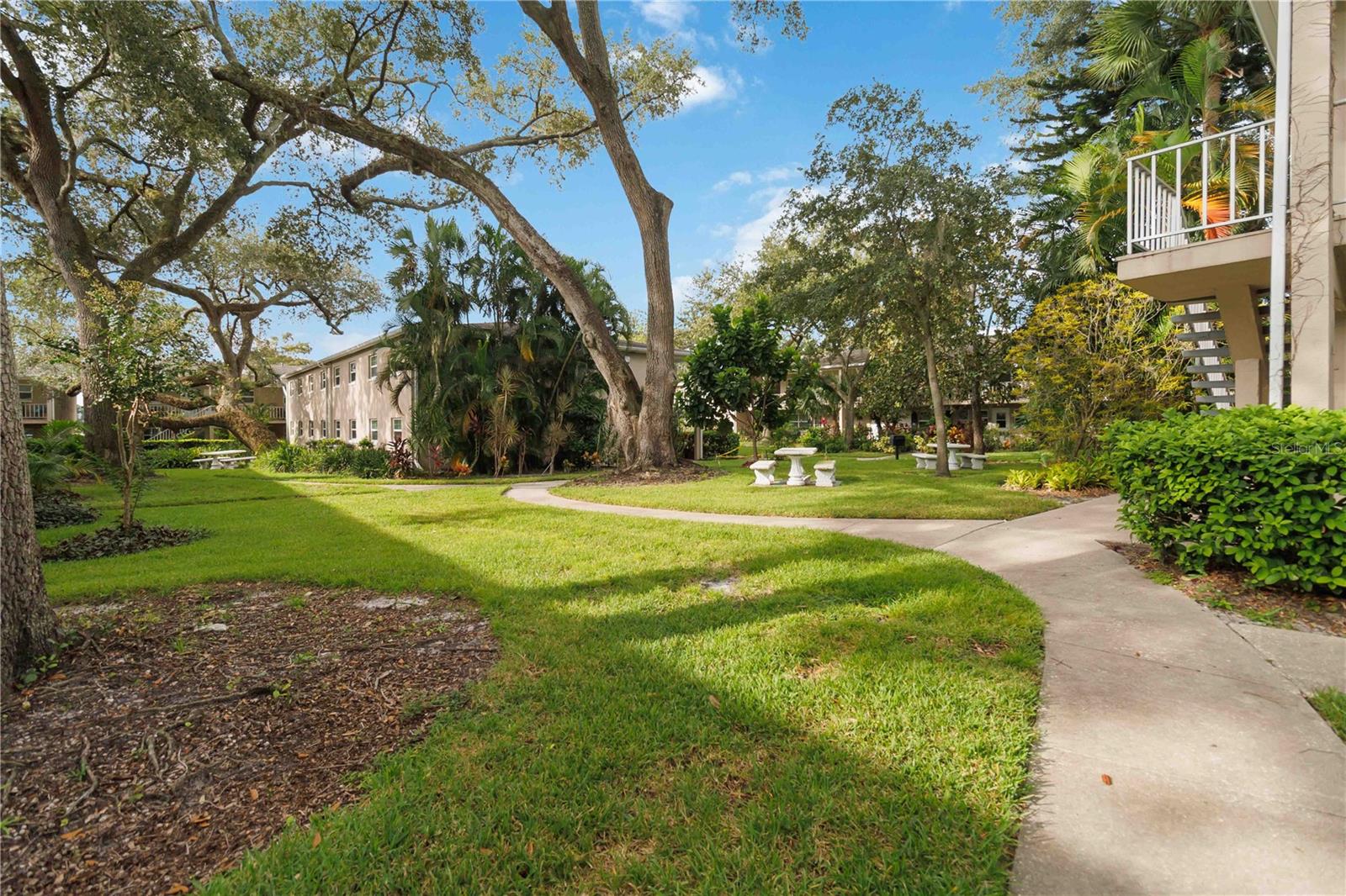 LAKESIDE MANOR APTS CONDO - Residential Lease