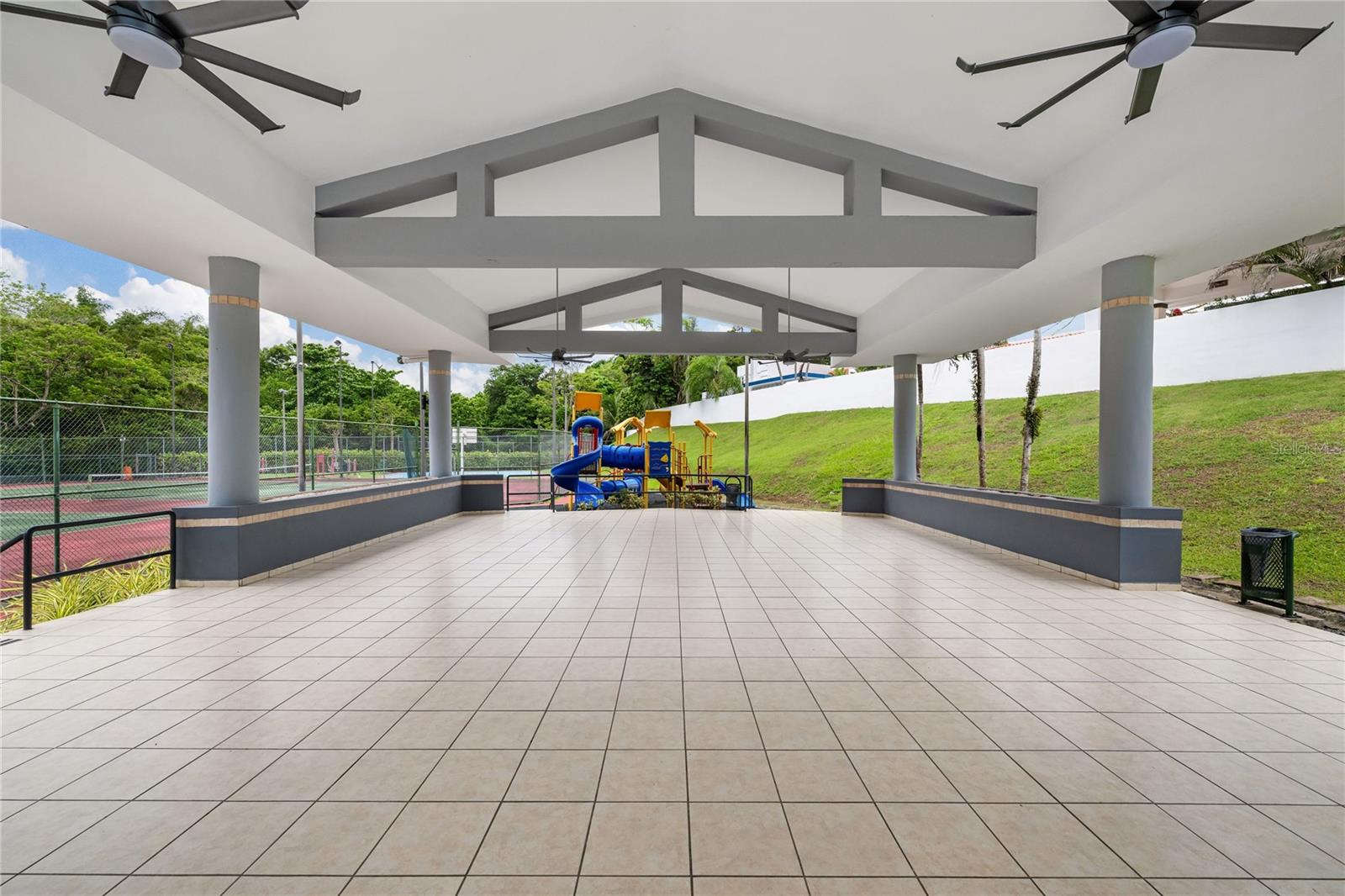 URB. LADERAS DE SAN JUAN - Residential