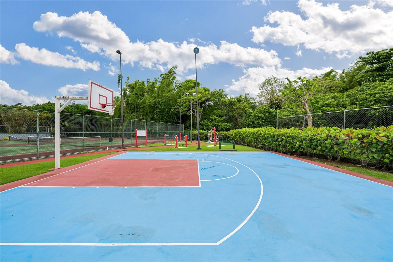 URB. LADERAS DE SAN JUAN - Residential