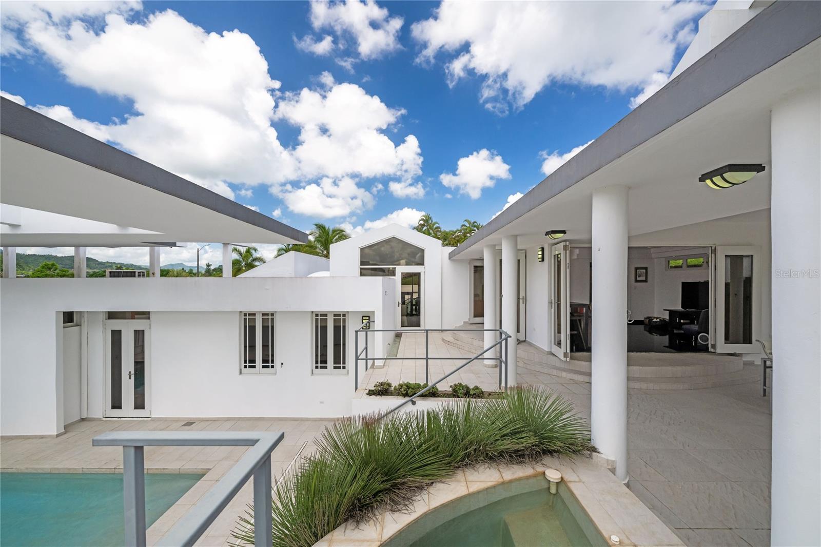 URB. LADERAS DE SAN JUAN - Residential