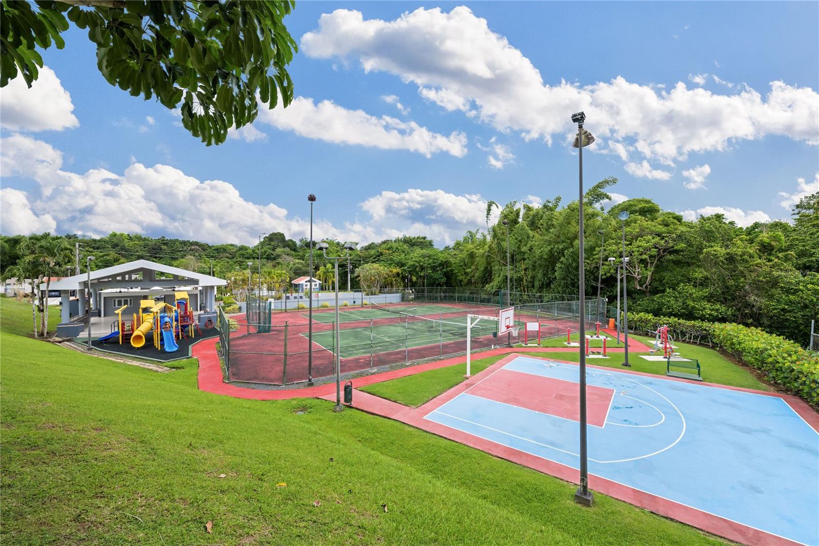 URB. LADERAS DE SAN JUAN - Residential